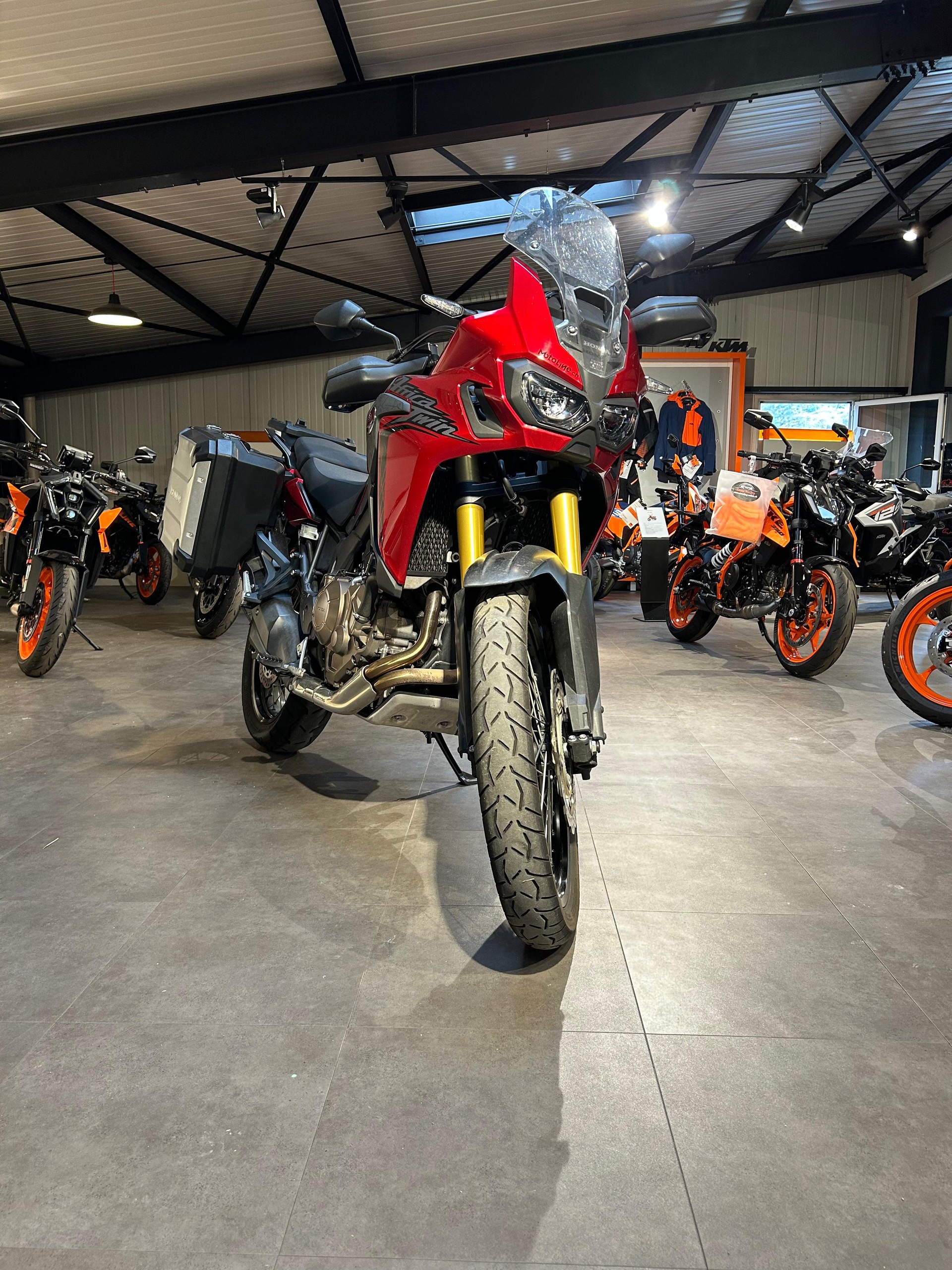 HONDA CRF 1000A Africa Twin-image-1