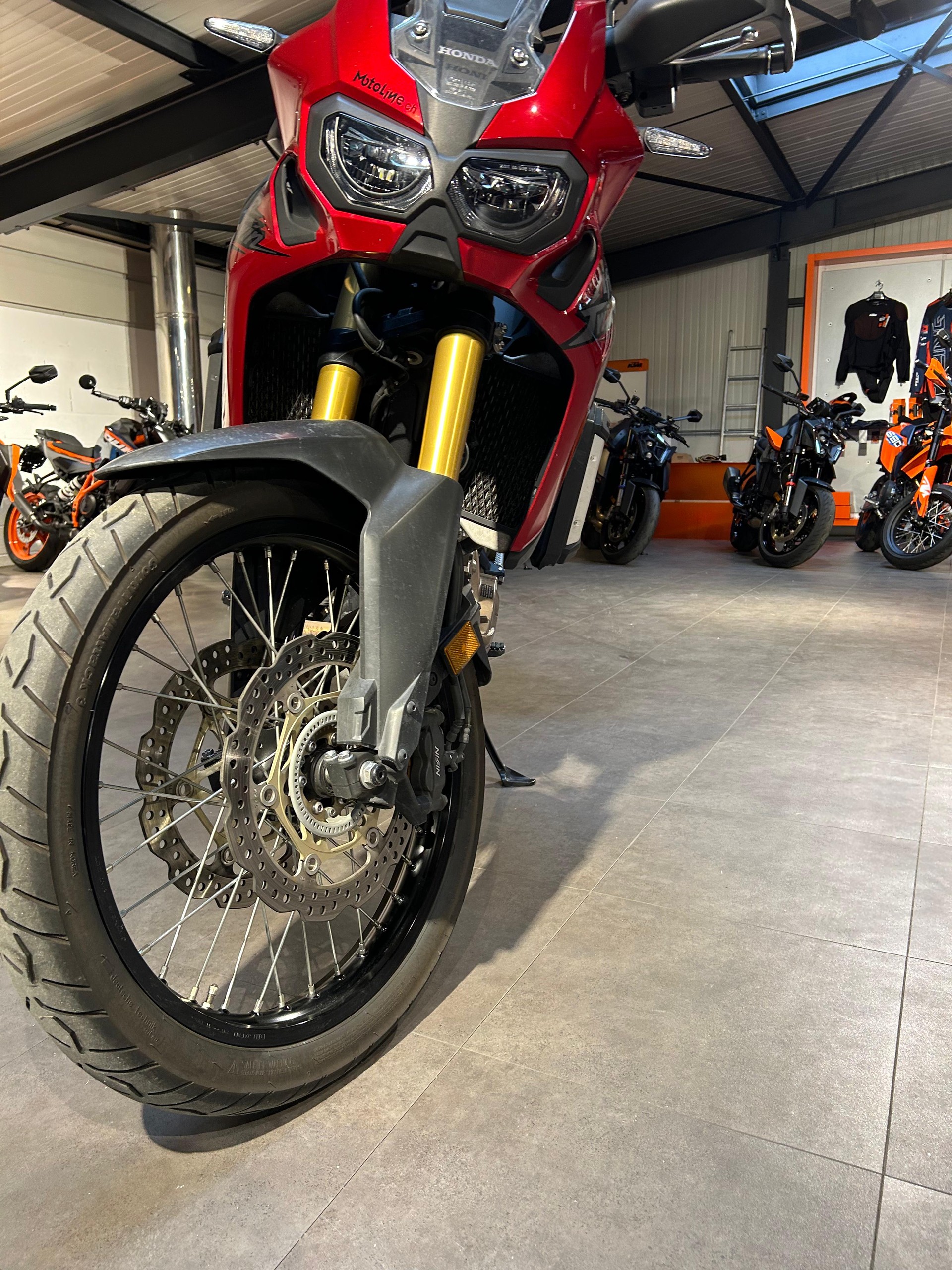 HONDA CRF 1000A Africa Twin-image-6