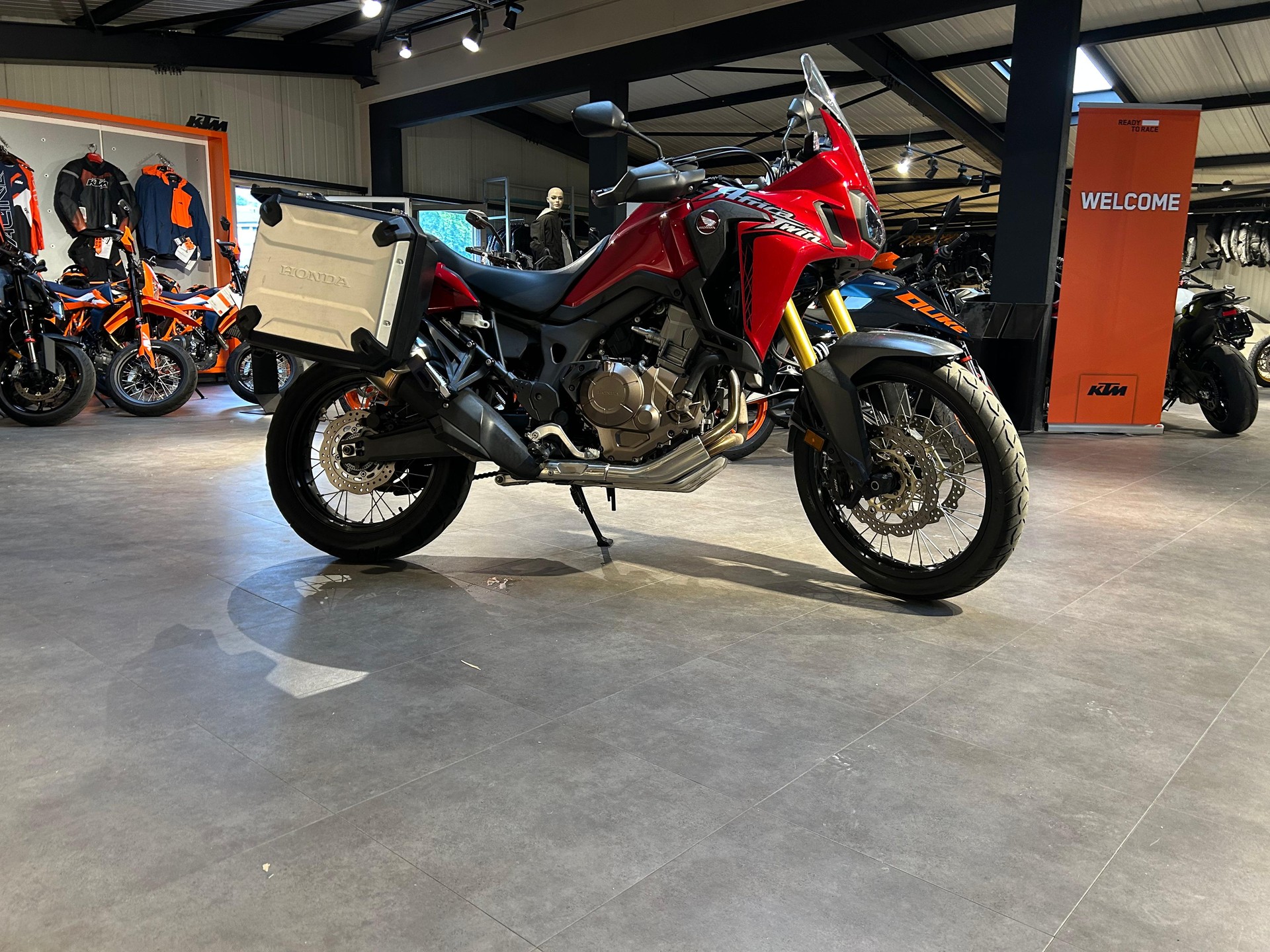 HONDA CRF 1000A Africa Twin-image-2