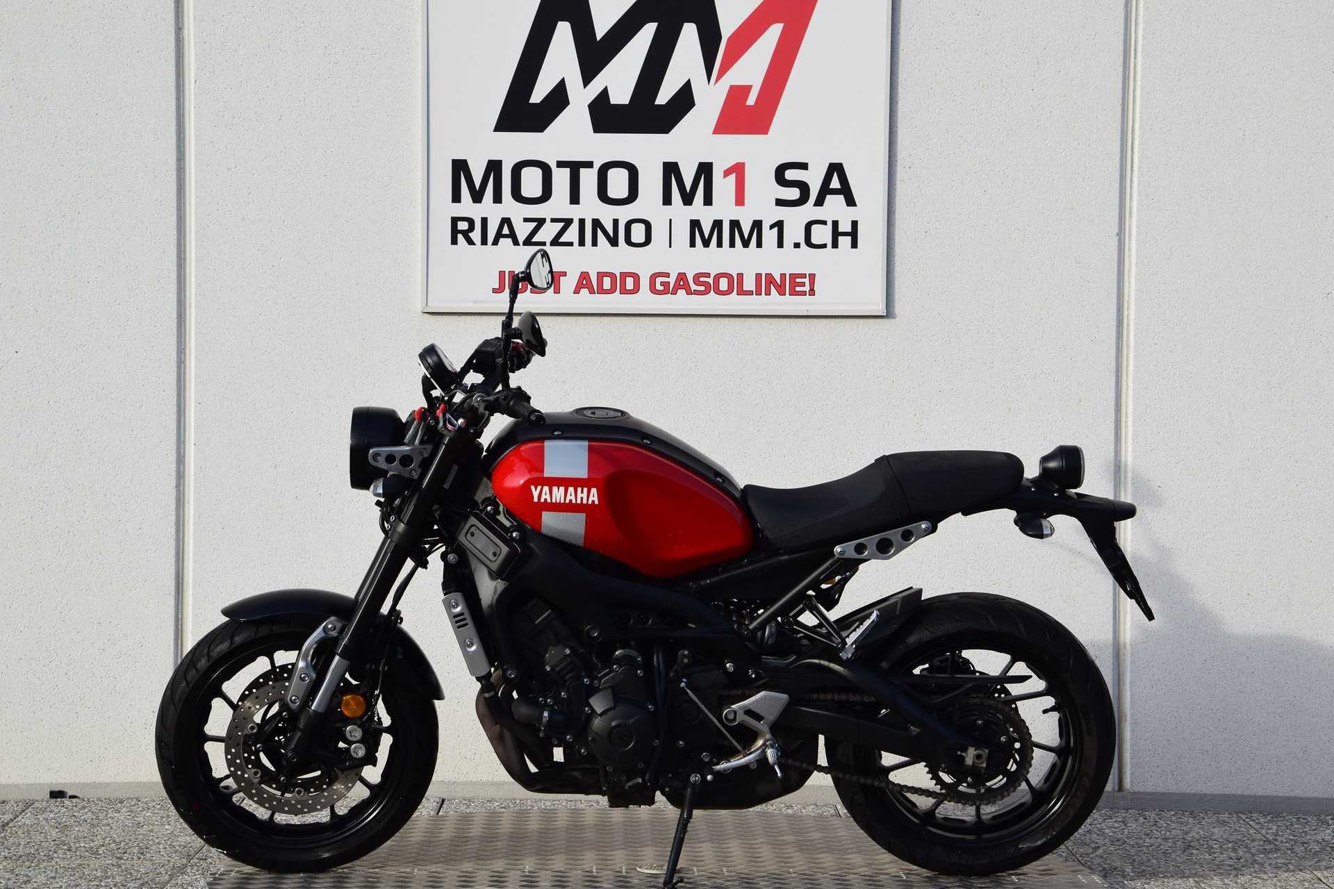 YAMAHA XSR 900-showroom-element-1
