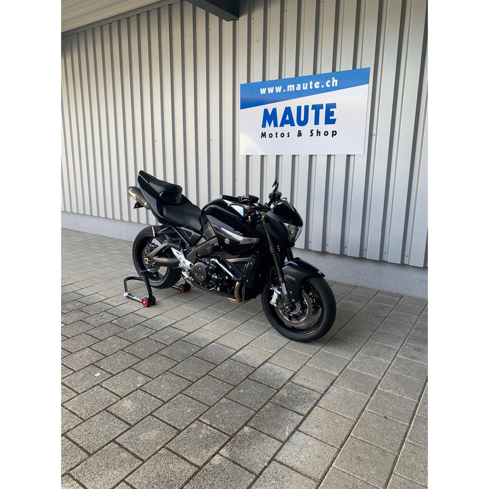 SUZUKI GSX 1300 B-King-showroom-element-2