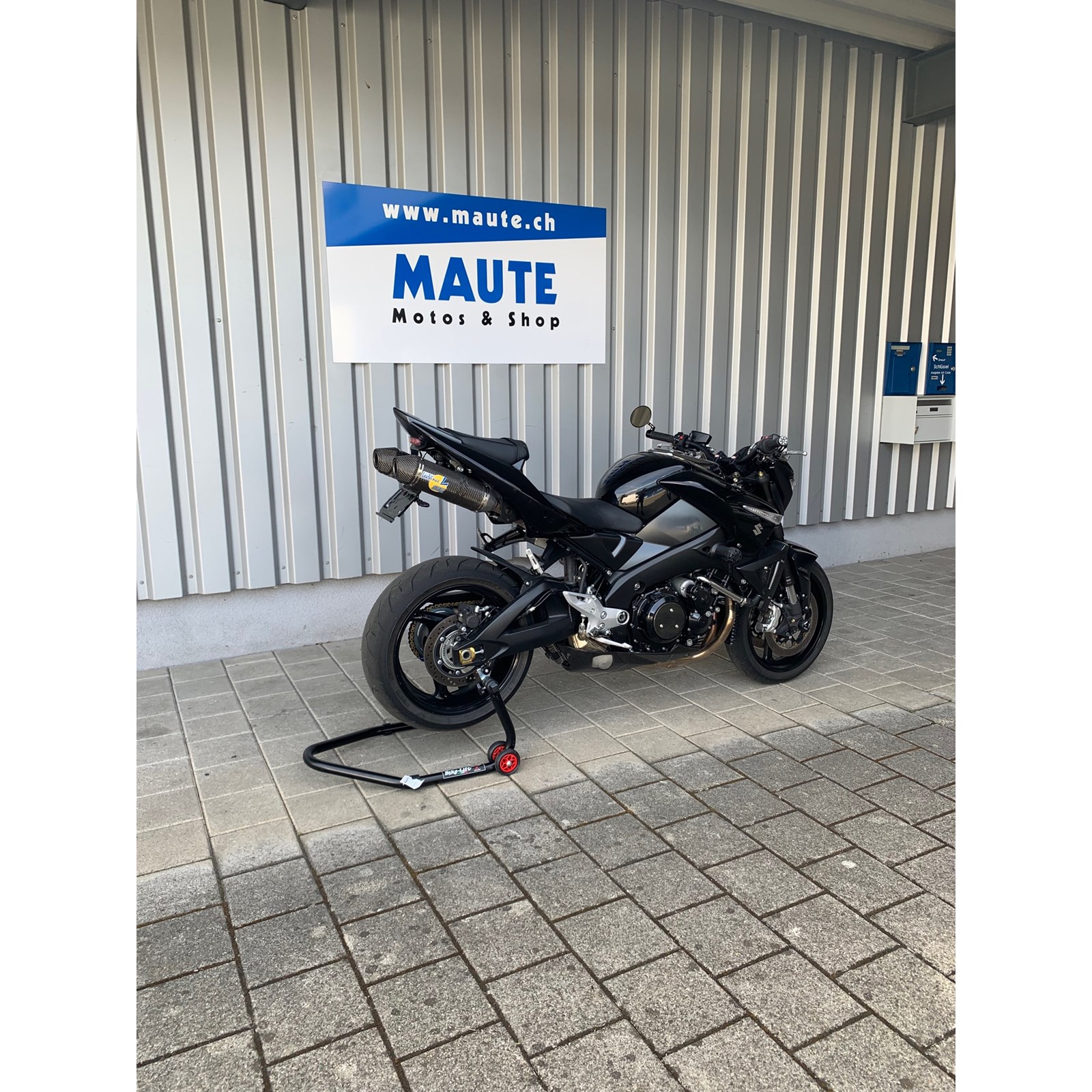 SUZUKI GSX 1300 B-King-showroom-element-3