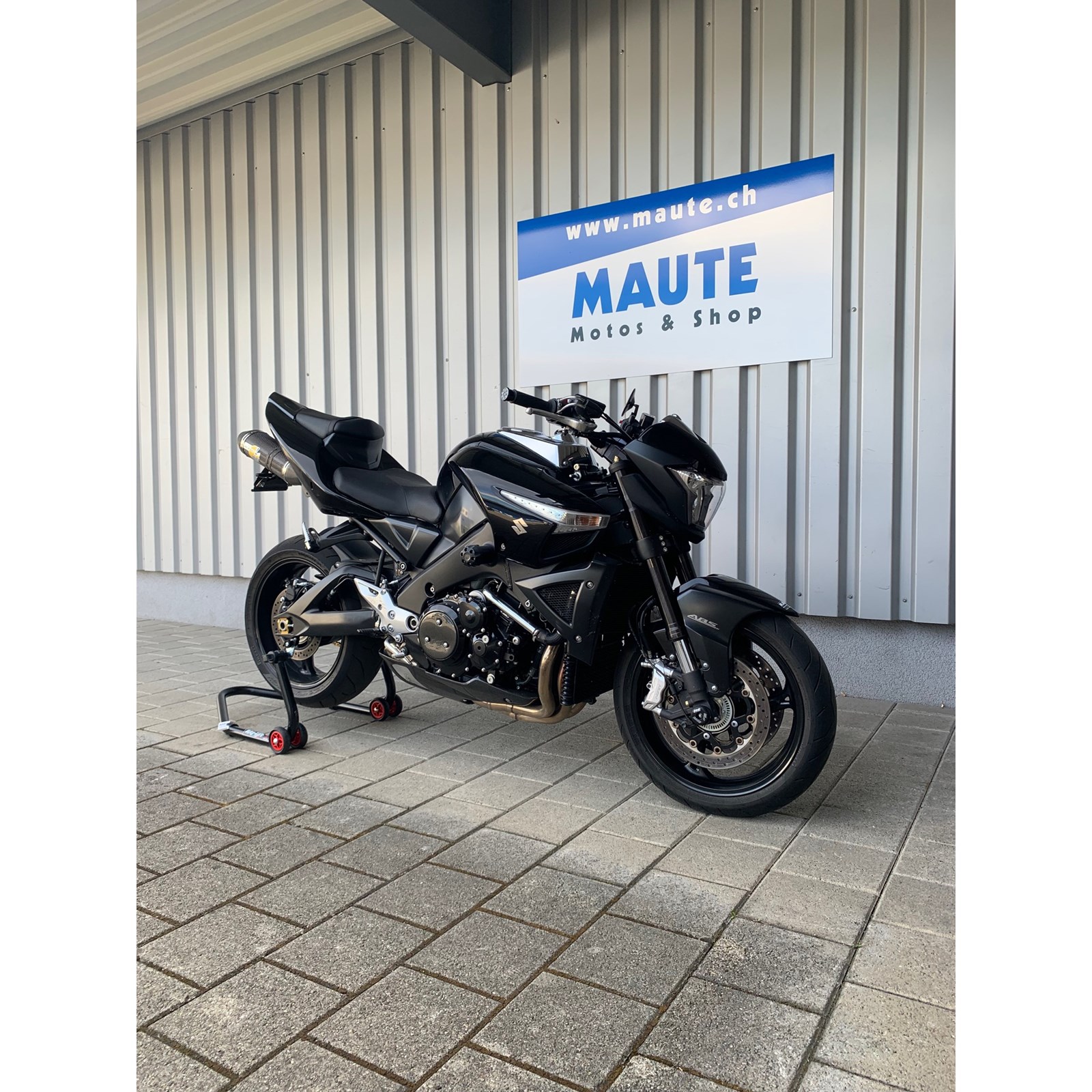 SUZUKI GSX 1300 B-King-showroom-element-3