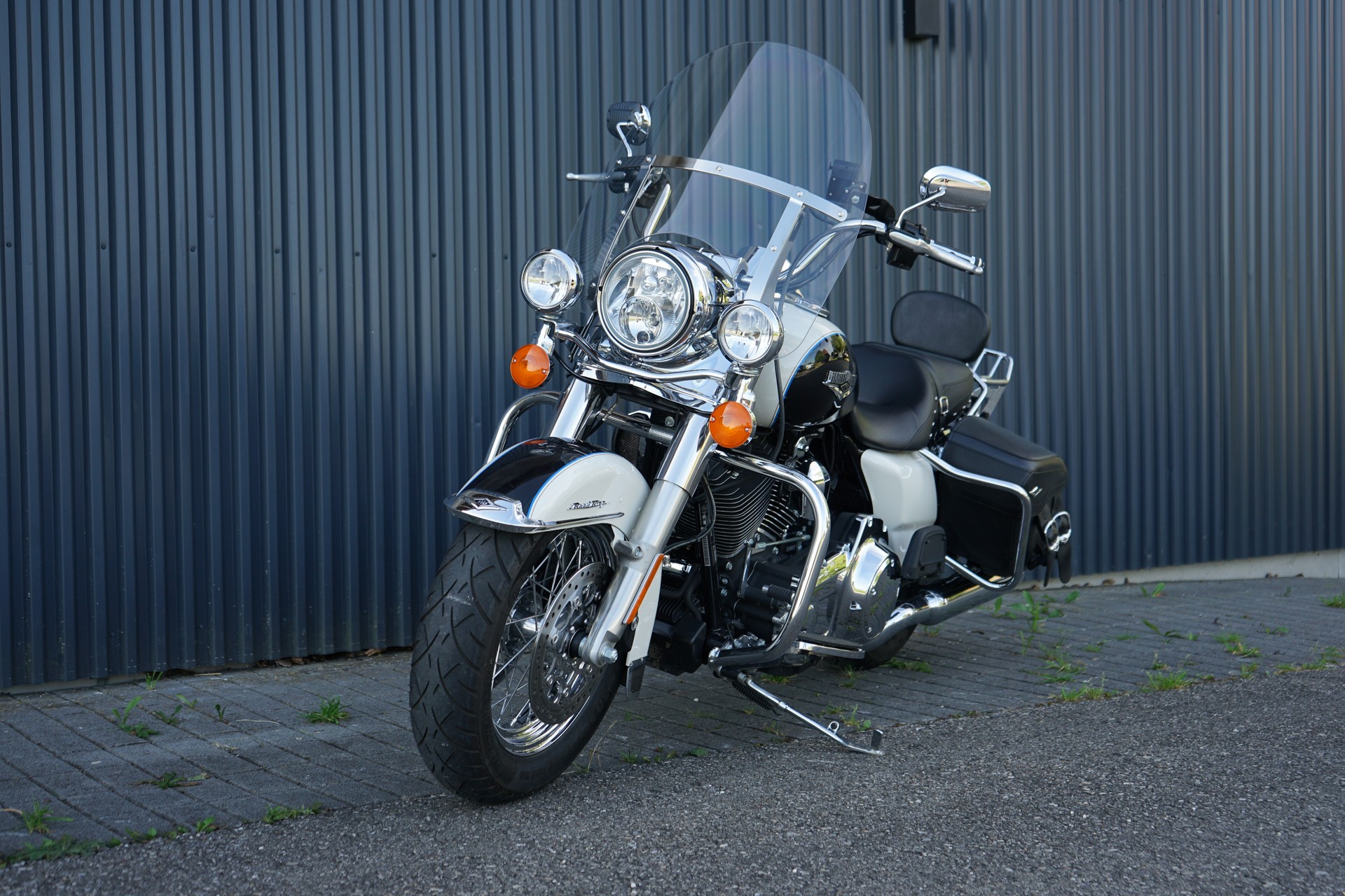 HARLEY-DAVIDSON FLHRC Road King Classic 103 ABS-showroom-element-2