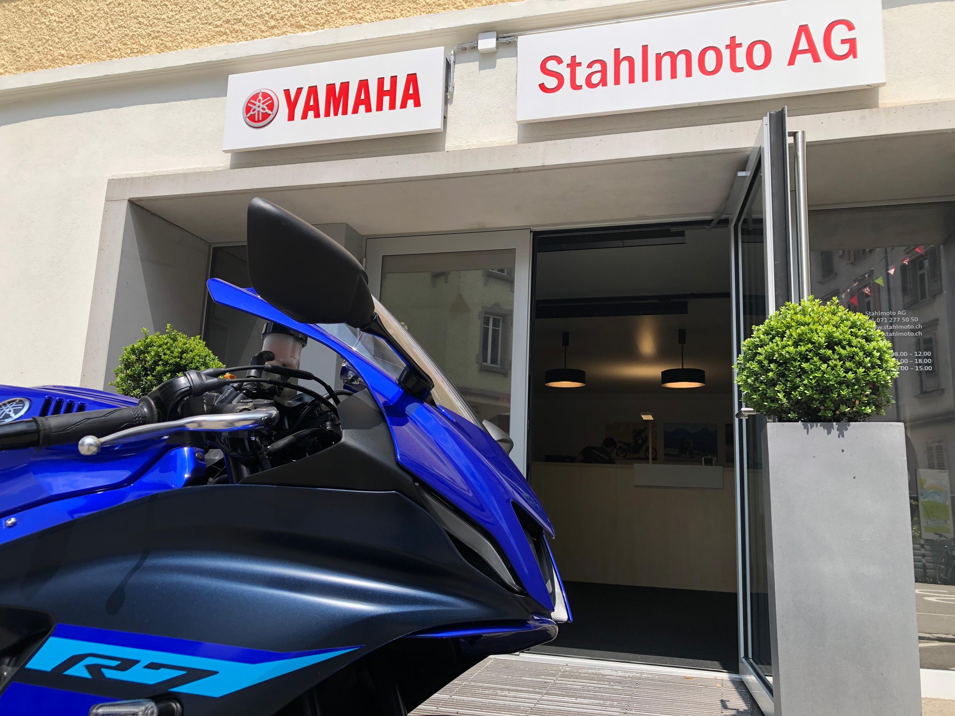 YAMAHA YZF-R7 (35kW)-showroom-element-2