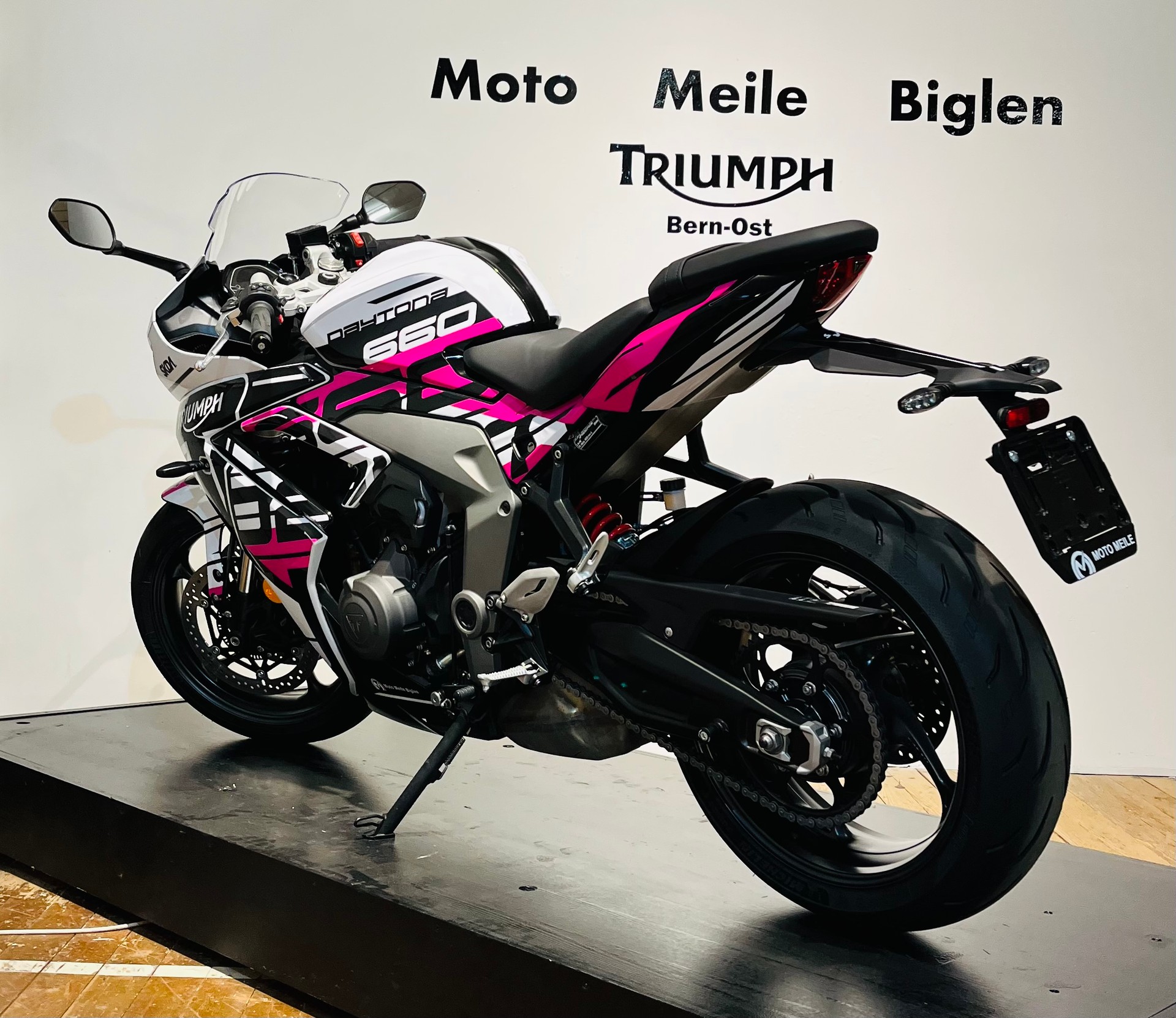 TRIUMPH Daytona 660-showroom-element-1