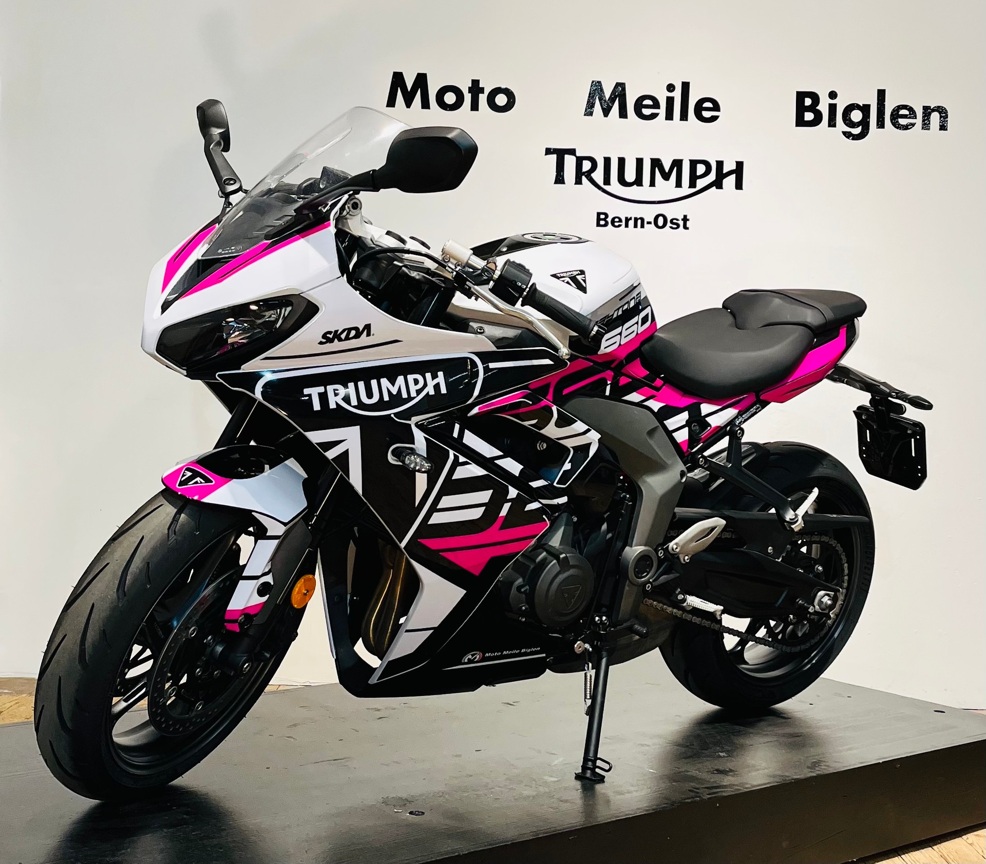 TRIUMPH Daytona 660-showroom-element-3