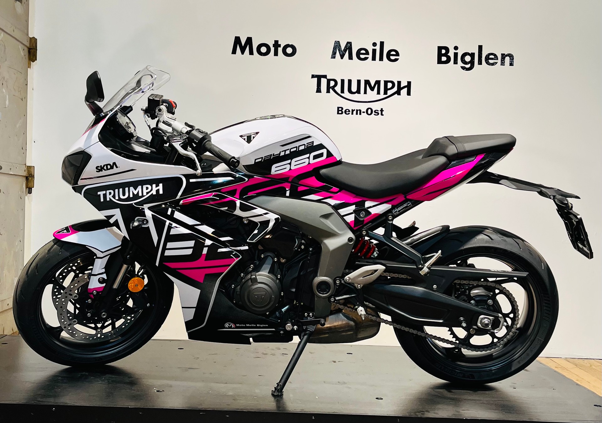 TRIUMPH Daytona 660-showroom-element-2