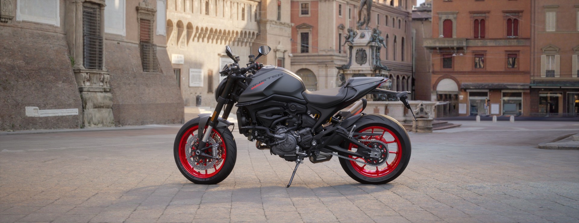 DUCATI Monster + 937-showroom-element-2