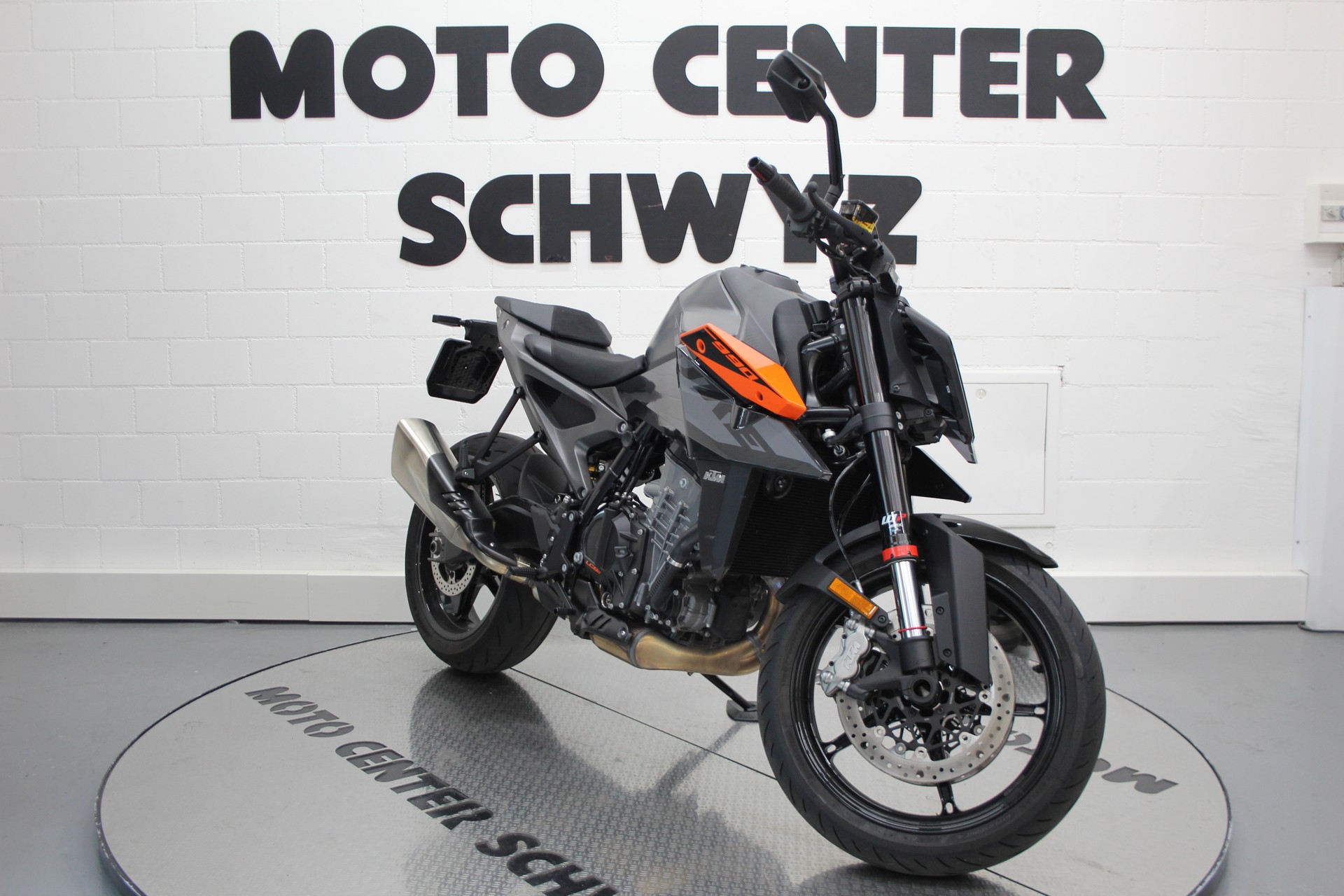 KTM 990 Duke-showroom-element-1