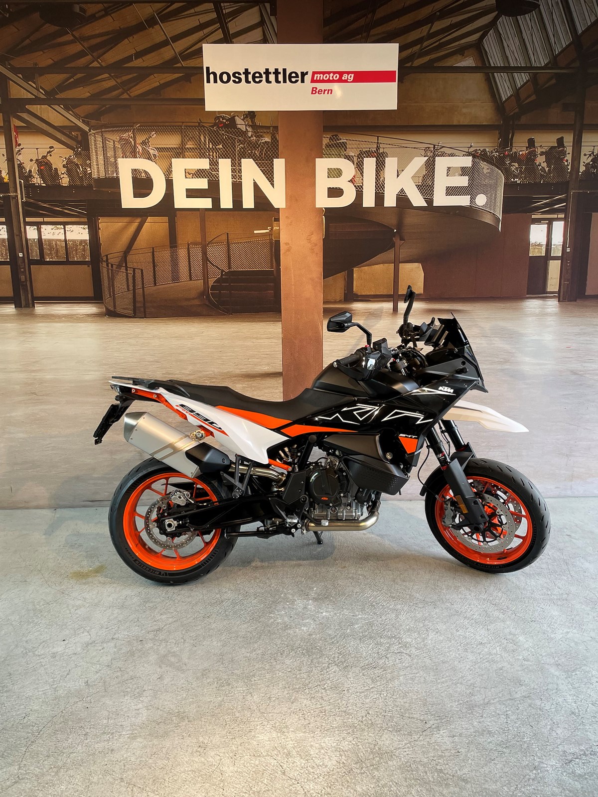 KTM 890 SMT ABS-showroom-element-1