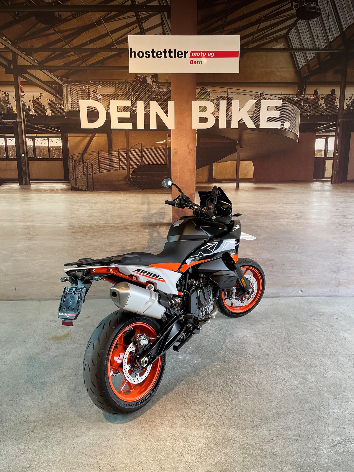 KTM 890 SMT ABS-showroom-element-2
