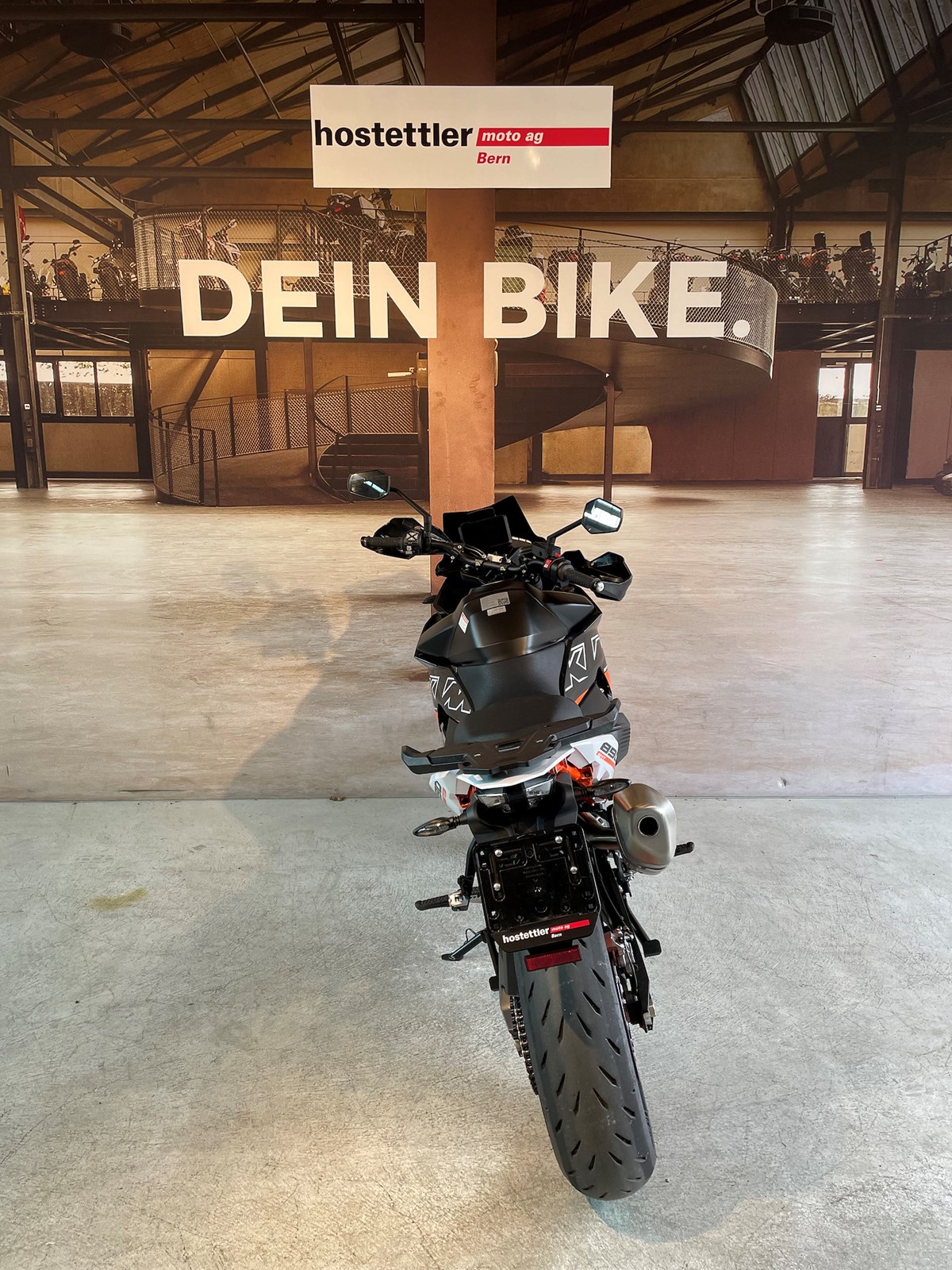 KTM 890 SMT ABS-showroom-element-3