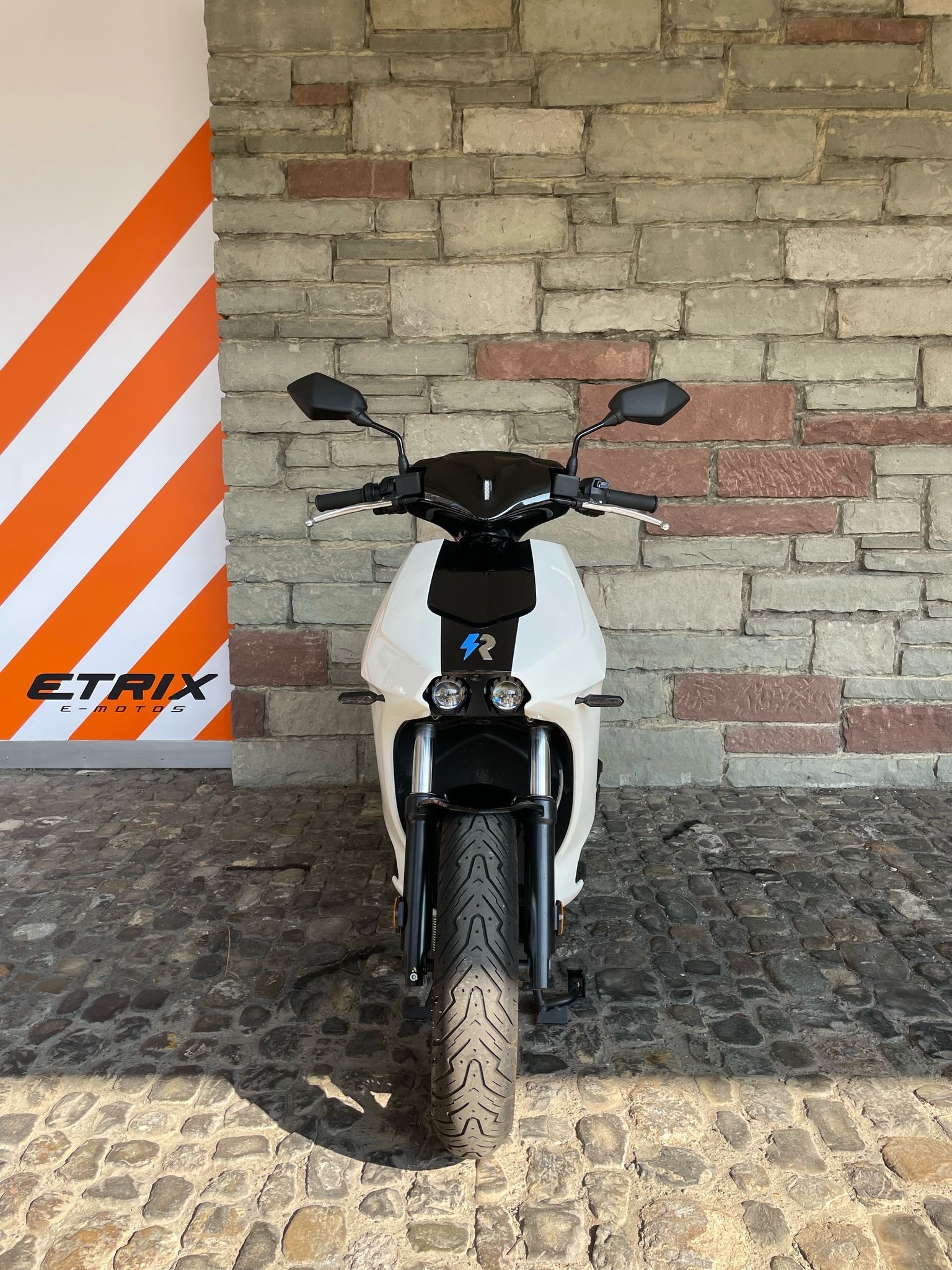 RAY Ray 7.7 Charger 3.3kW & T2 Premium-showroom-element-2