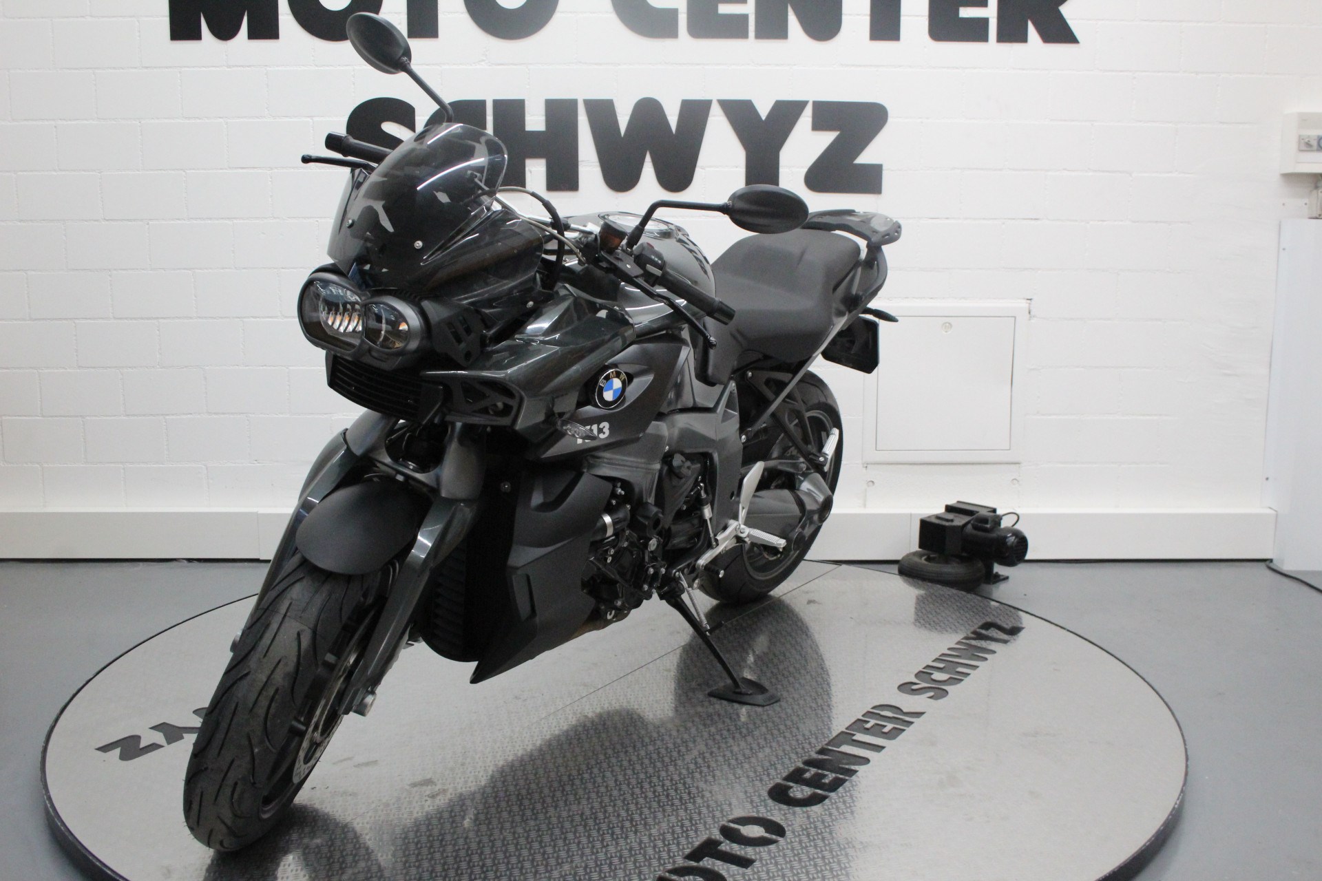 BMW K 1300 R-showroom-element-3