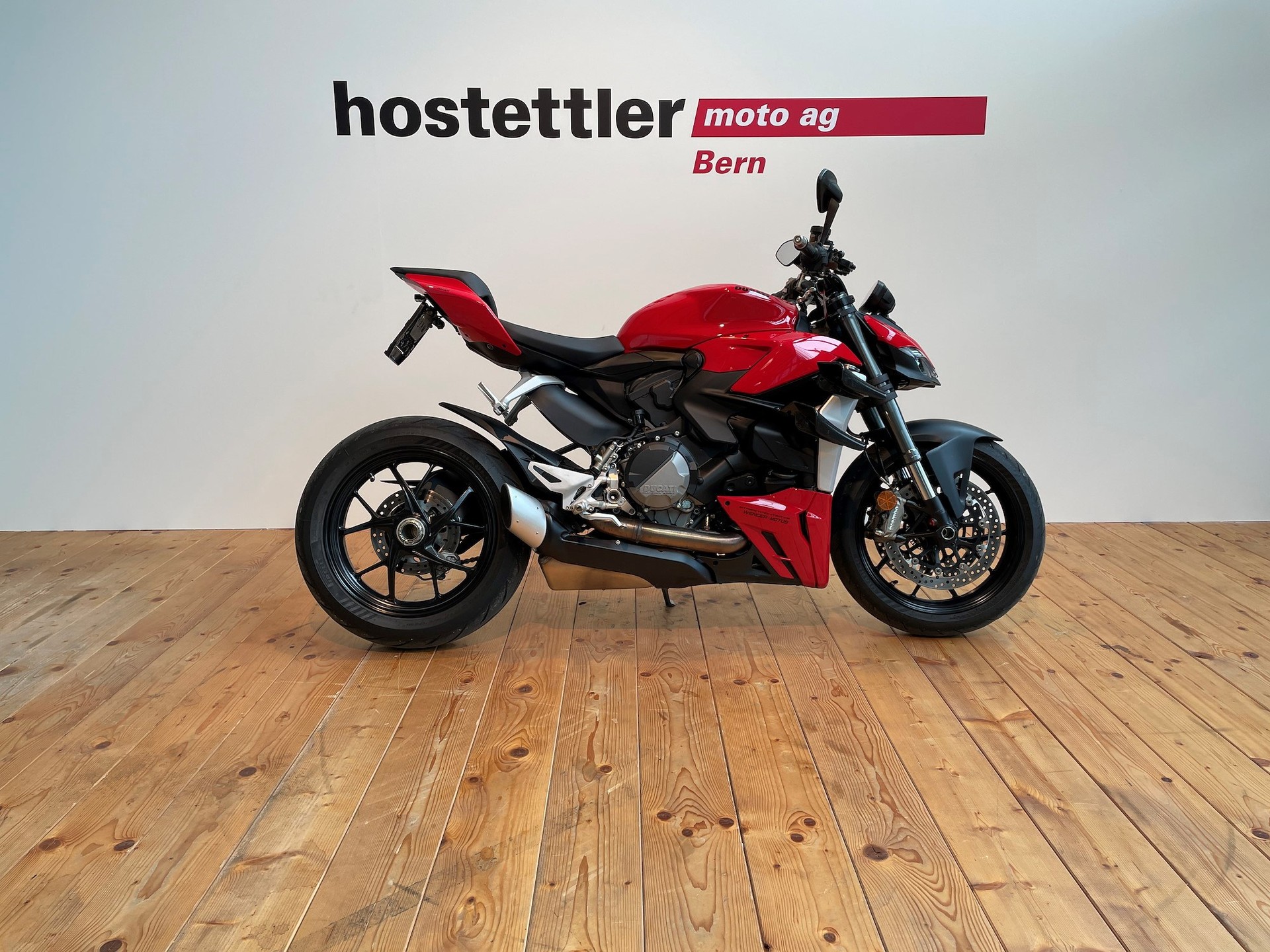 DUCATI STREETFIGHTER V2 ABS-showroom-element-1