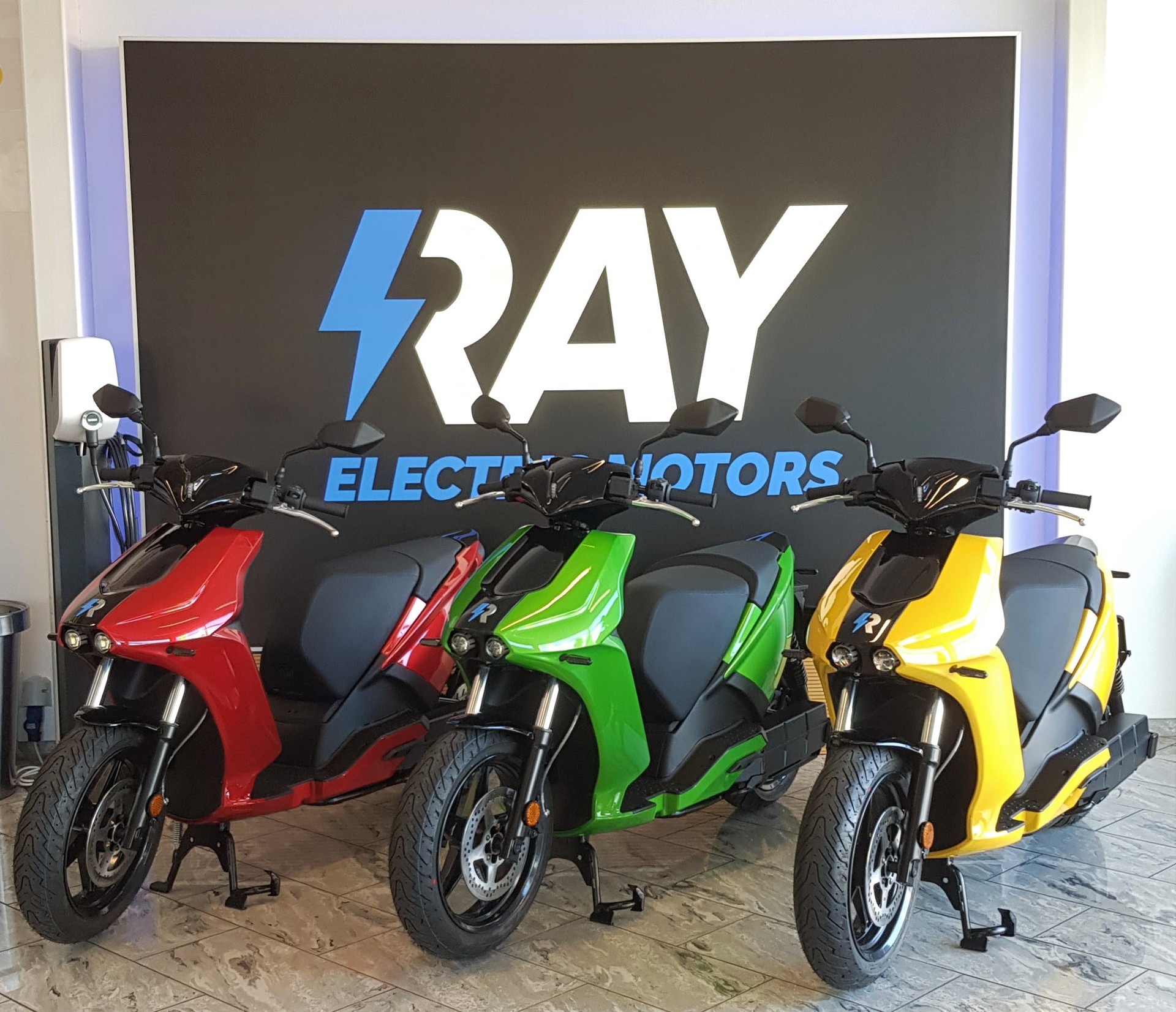 RAY Ray 7.7 1.8 KW Charger