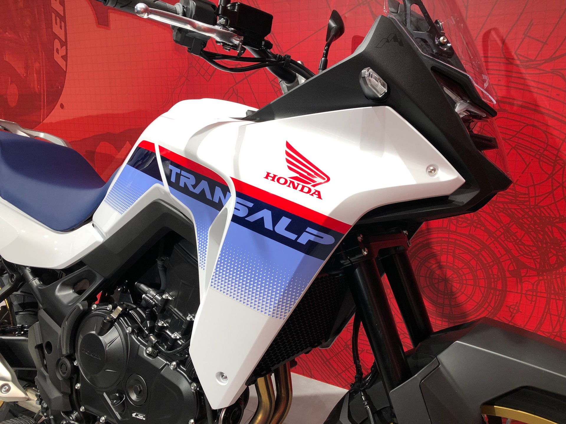 HONDA XL 750 Transalp-showroom-element-1