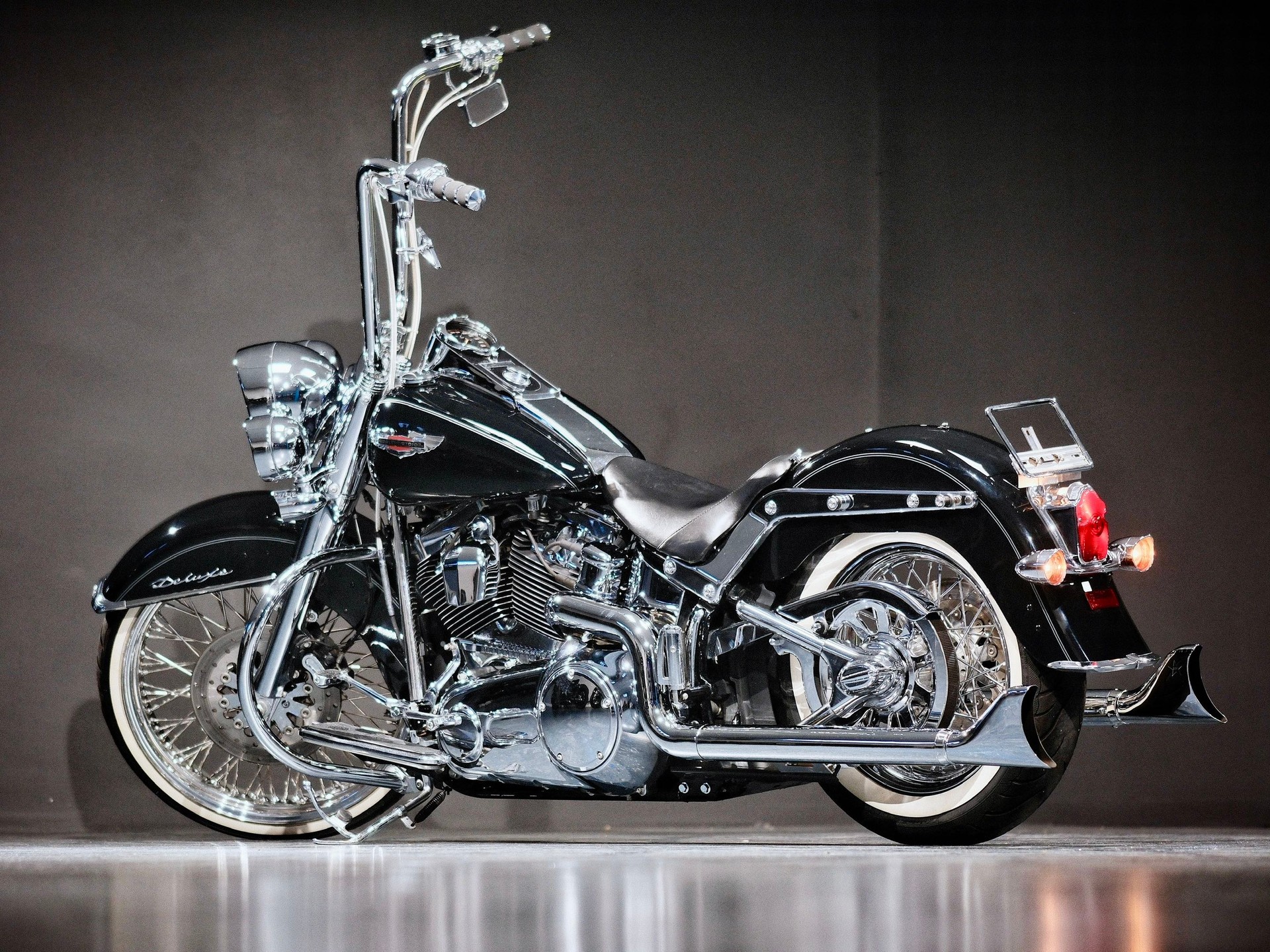 HARLEY-DAVIDSON FLSTN Softail Deluxe ABS-showroom-element-3