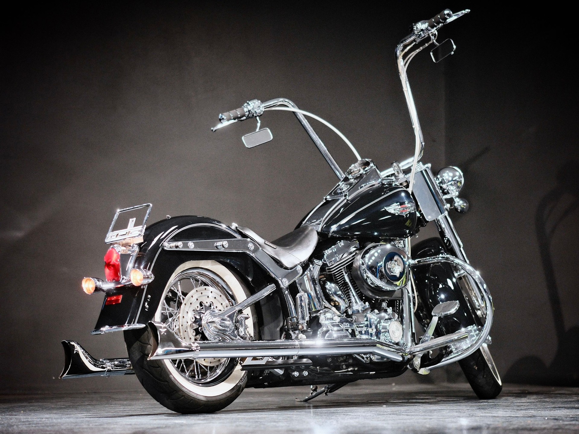 HARLEY-DAVIDSON FLSTN Softail Deluxe ABS-showroom-element-2