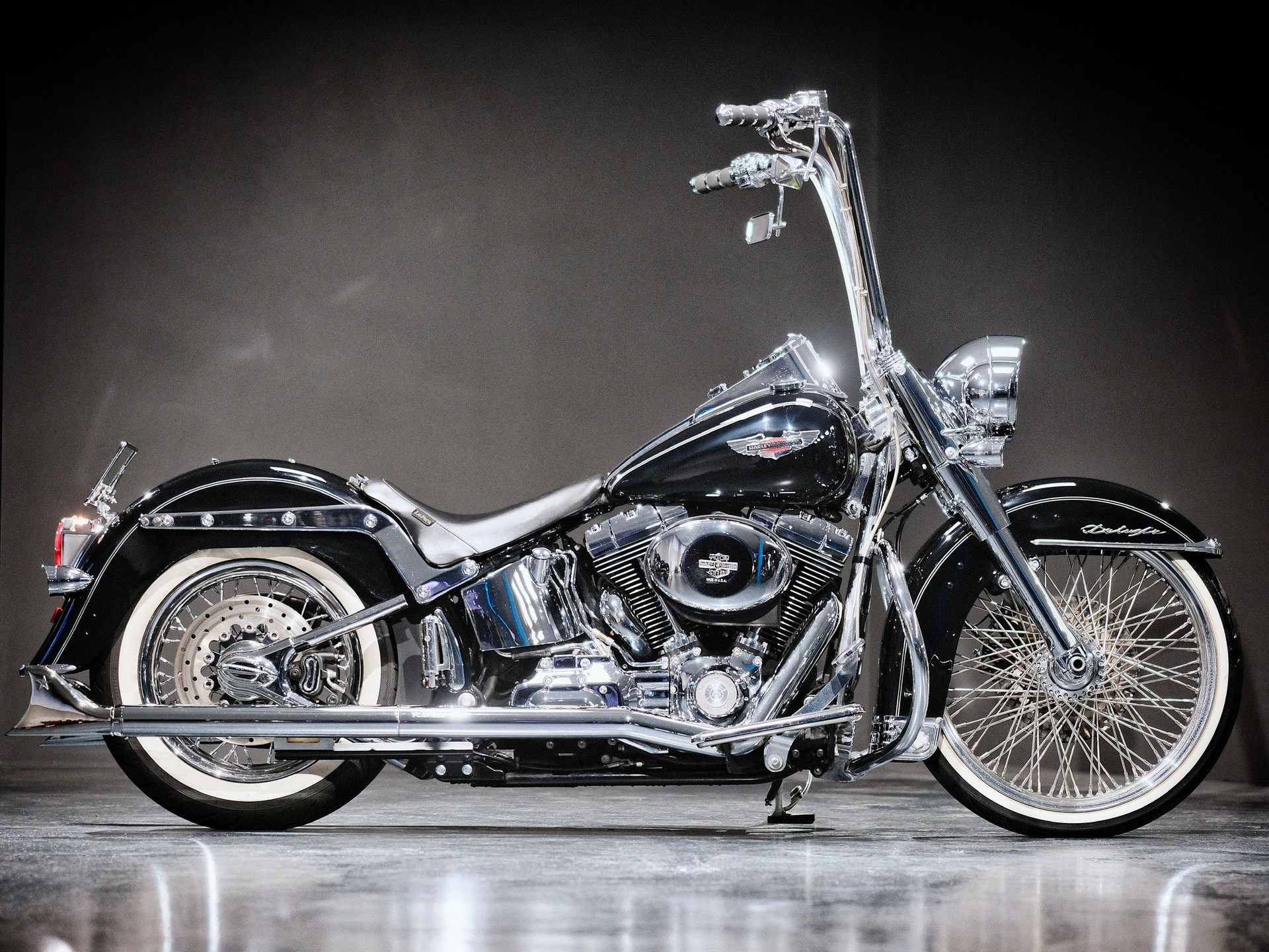 HARLEY-DAVIDSON FLSTN Softail Deluxe ABS-showroom-element-1