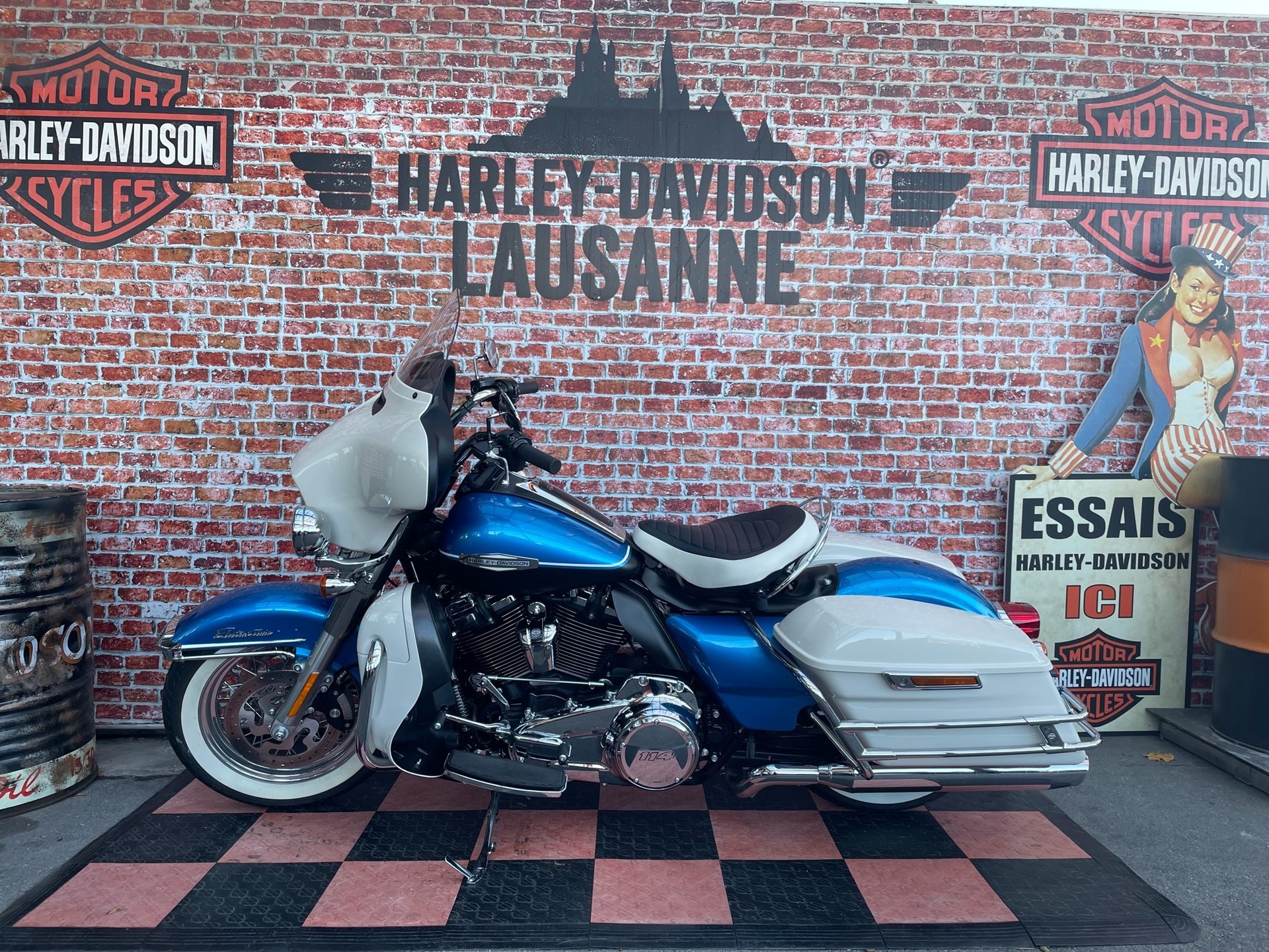 HARLEY-DAVIDSON FLH Electra Glide Revial 114-showroom-element-1