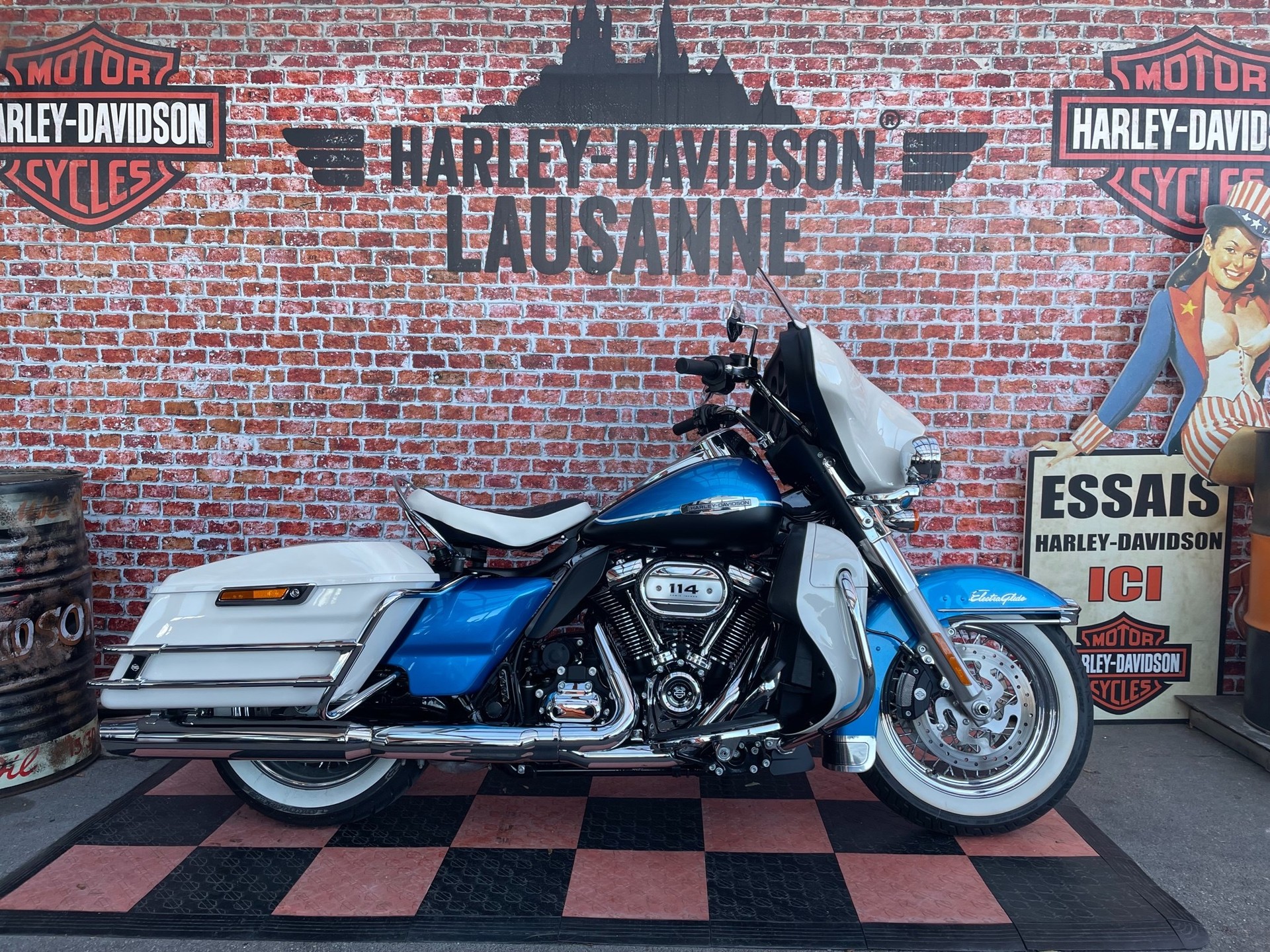 HARLEY-DAVIDSON FLH Electra Glide Revial 114
