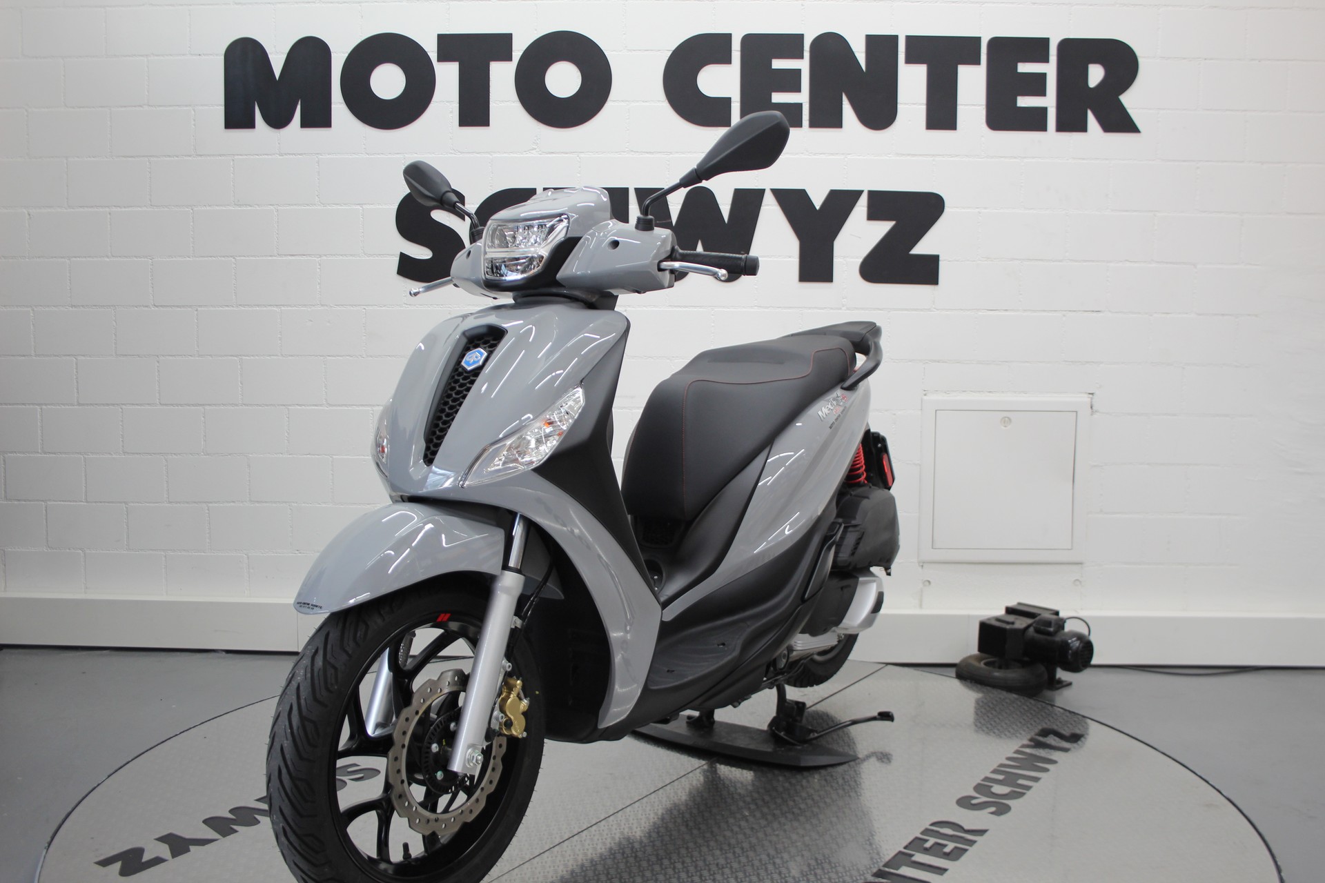PIAGGIO Medley 125 Sport-showroom-element-3