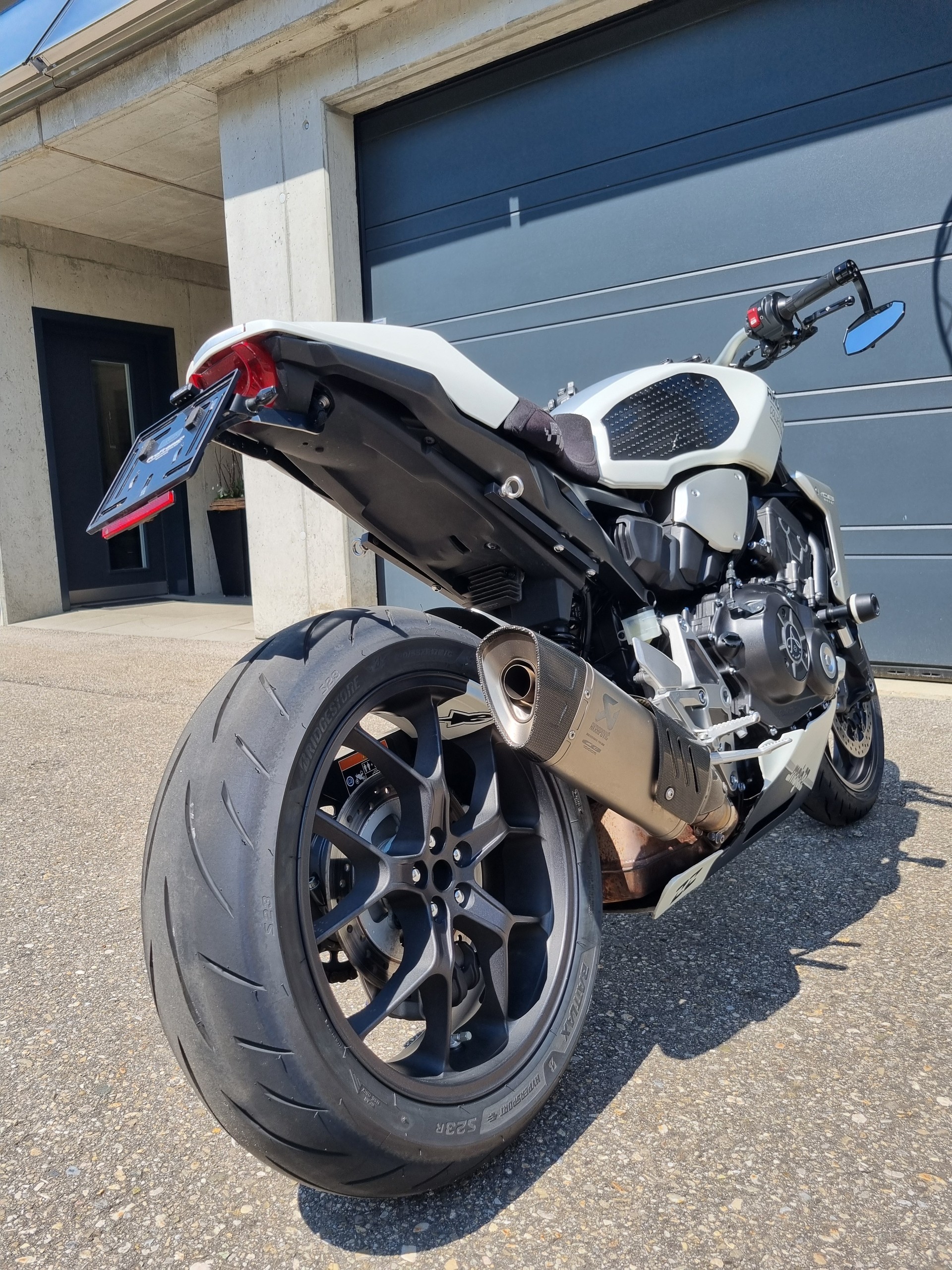 HONDA CB 1000 R Swiss Limited Edition ABS-showroom-element-1