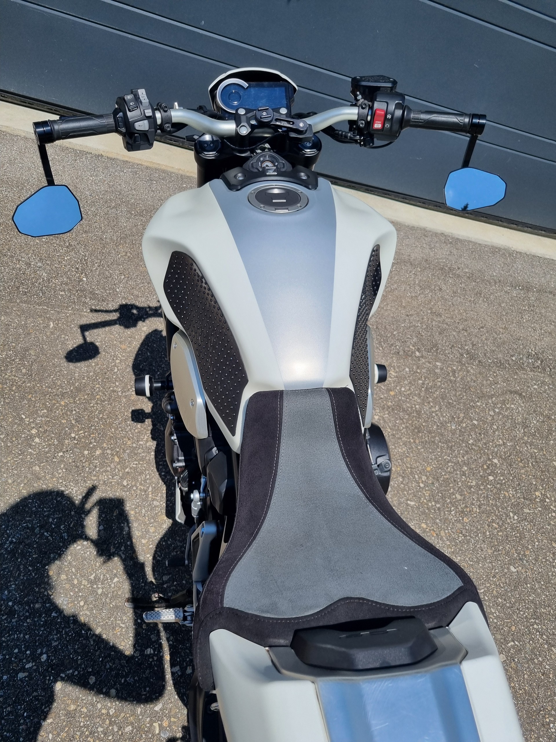 HONDA CB 1000 R Swiss Limited Edition ABS-showroom-element-3