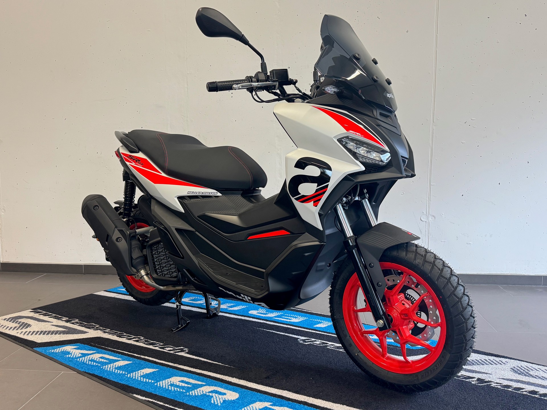 APRILIA SR GT Sport 200-showroom-element-2