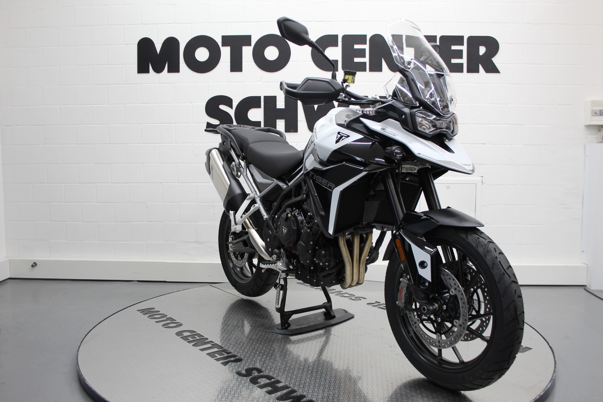 TRIUMPH Tiger 900 GT Pro-showroom-element-1