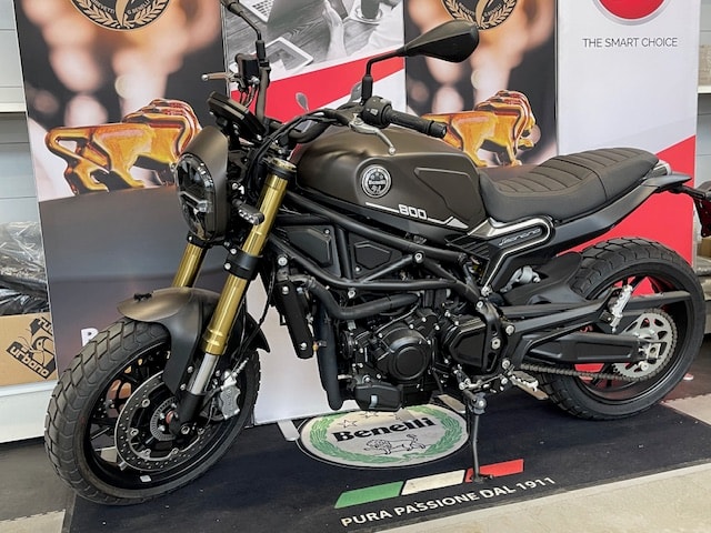 BENELLI Leoncino 800