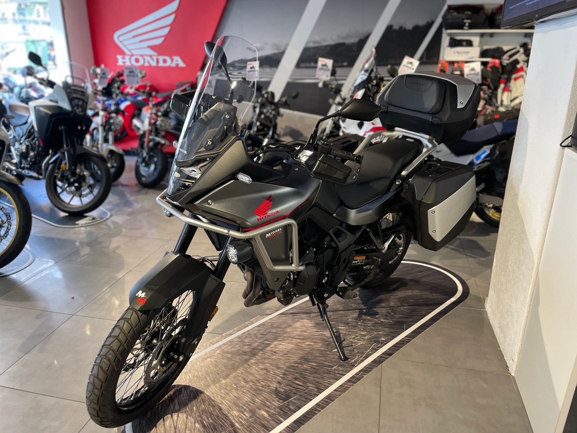 HONDA XL 750 Transalp-showroom-element-1