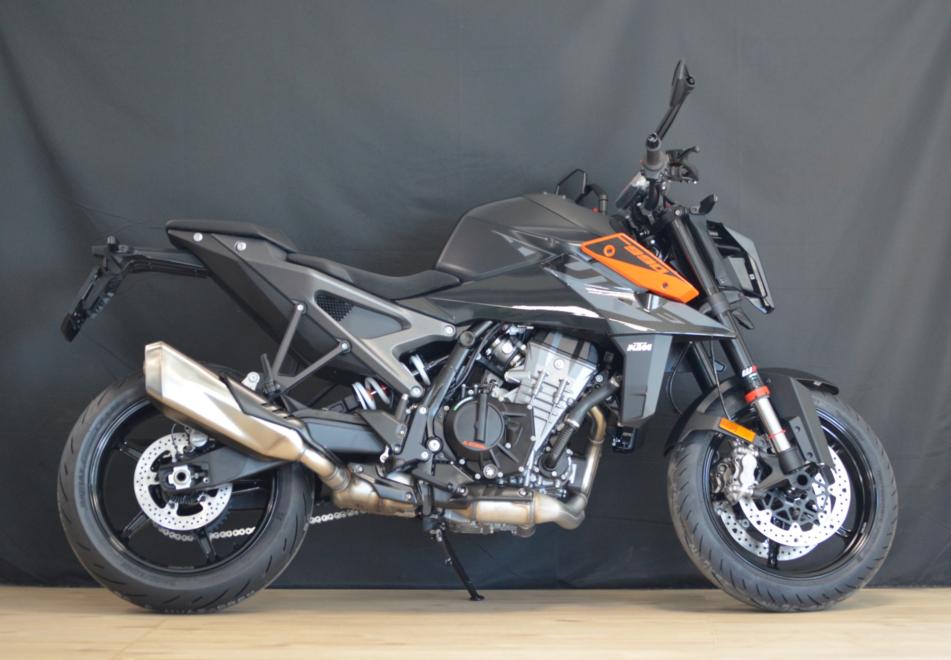 KTM 990 Duke-showroom-element-3