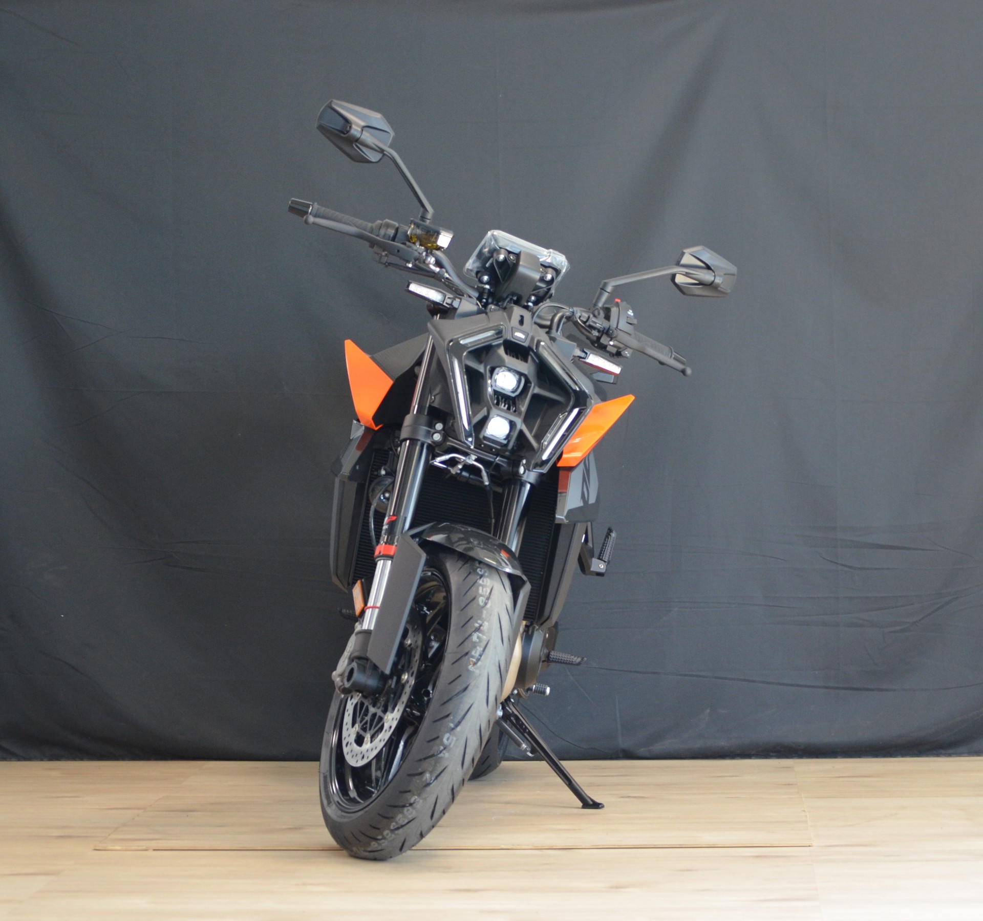 KTM 990 Duke-showroom-element-2