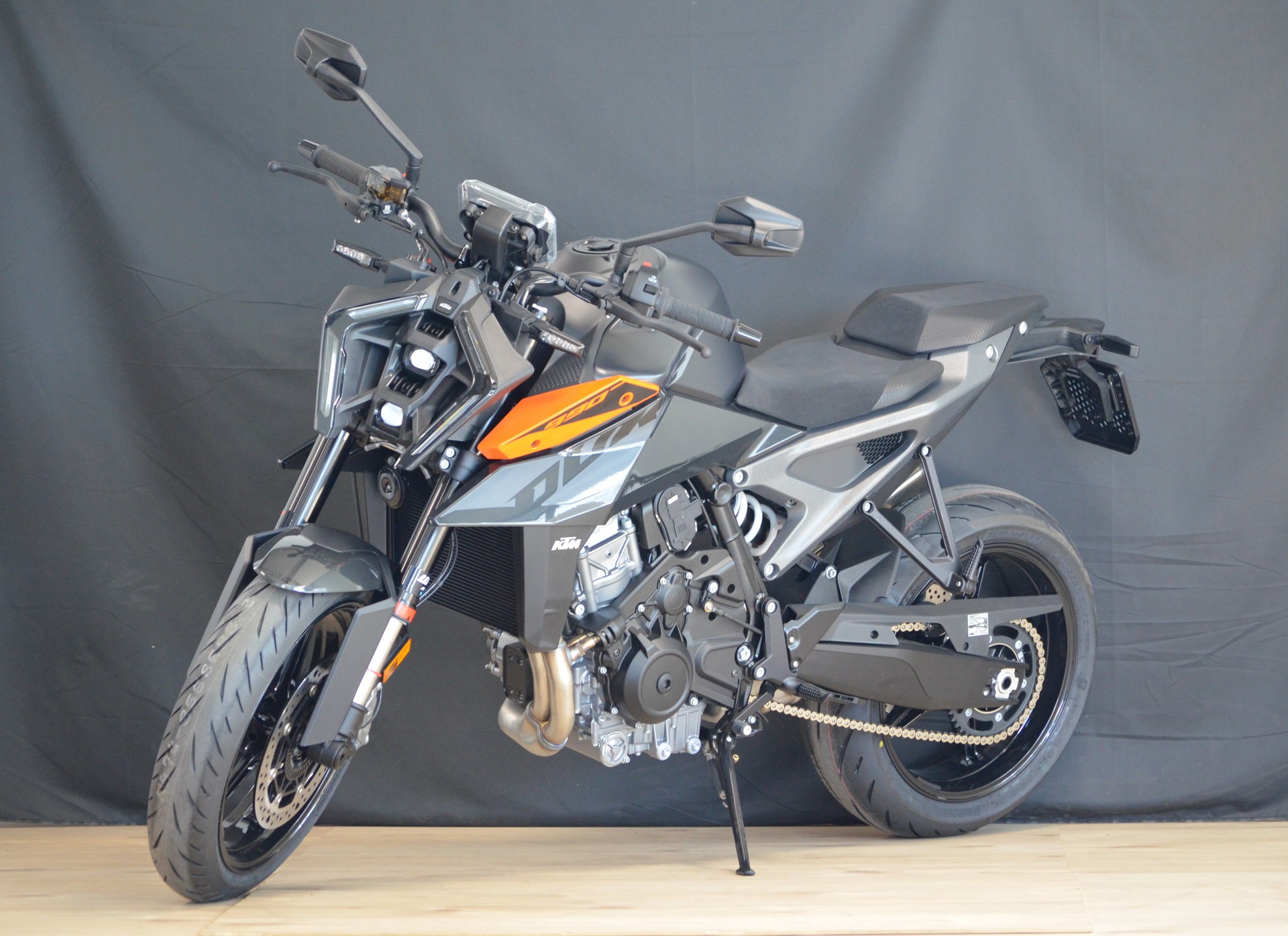 KTM 990 Duke-showroom-element-1