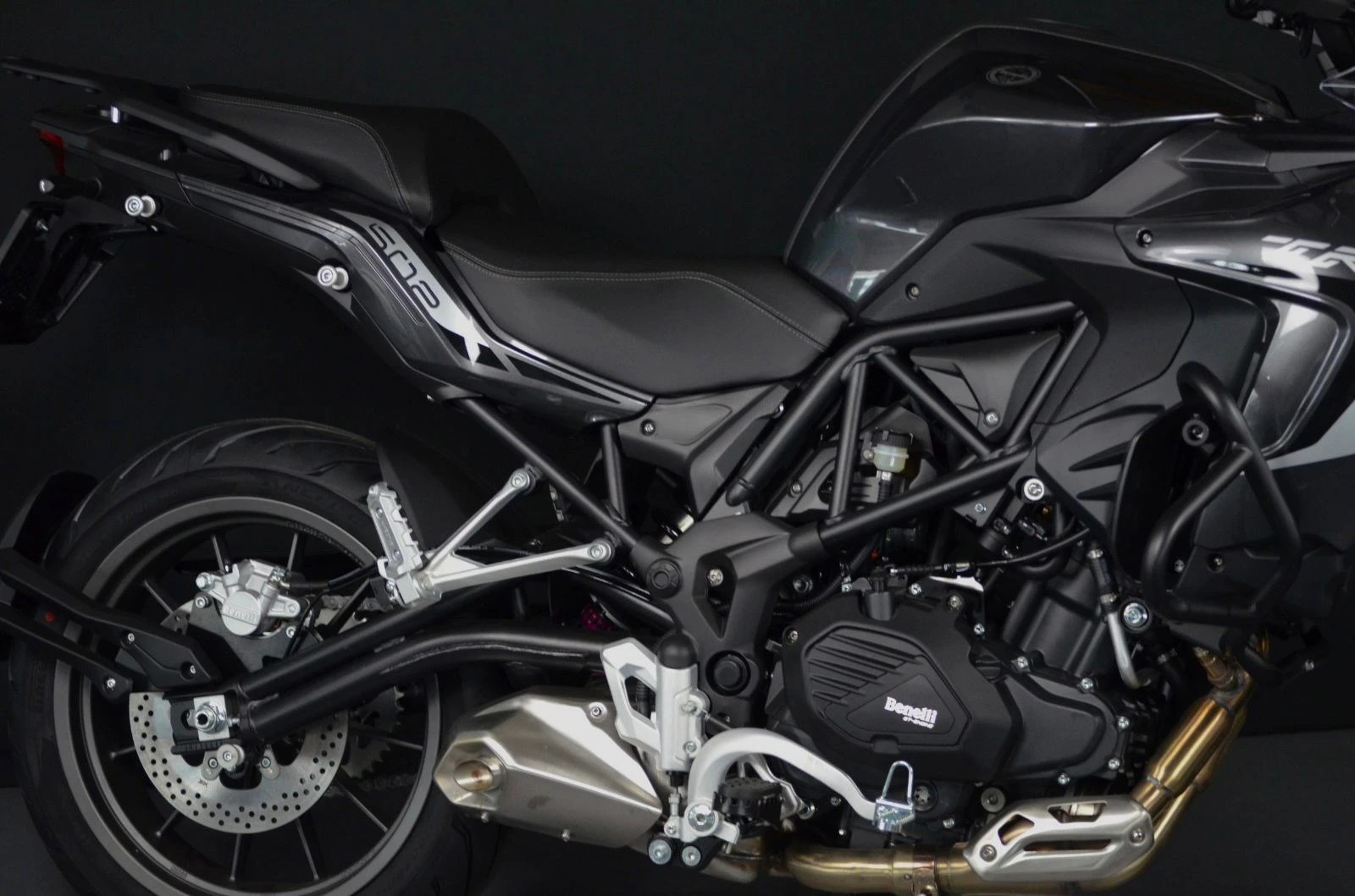 BENELLI TRK 502-showroom-element-1