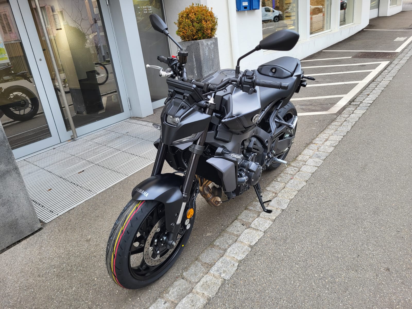 YAMAHA MT-09 Y-AMT-showroom-element-2