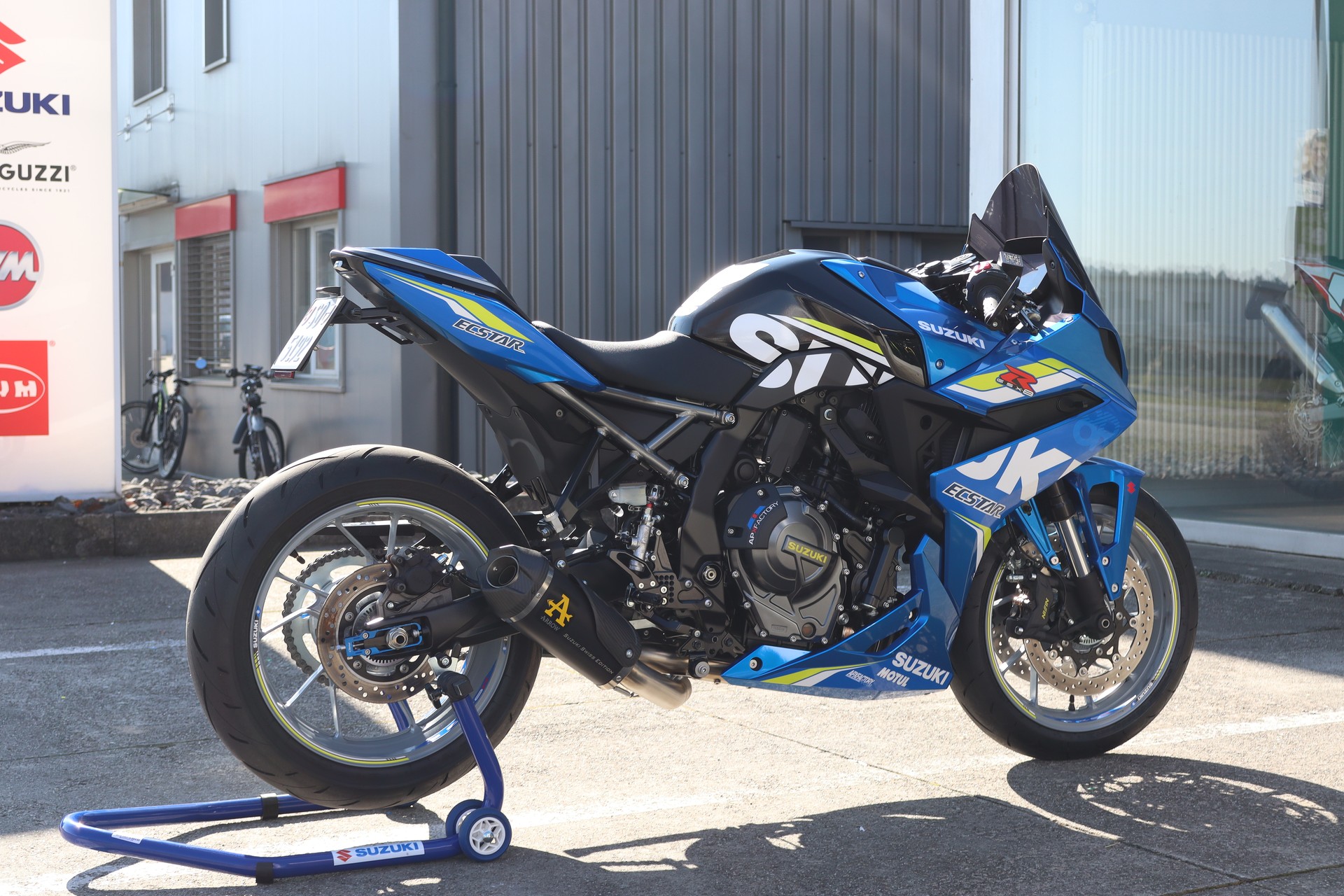 SUZUKI GSX 8 R EVO-showroom-element-2
