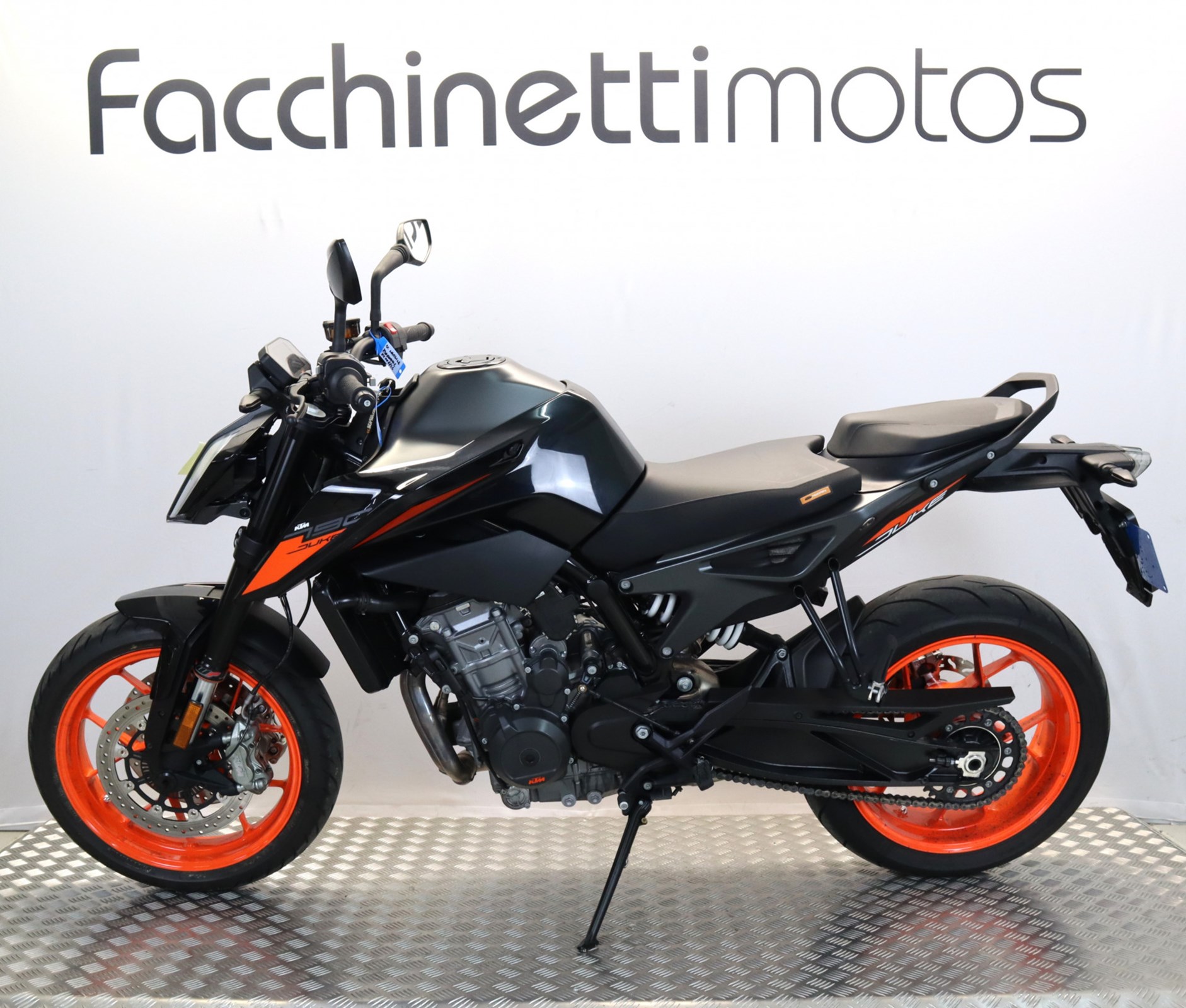 KTM 790 Duke L-showroom-element-1