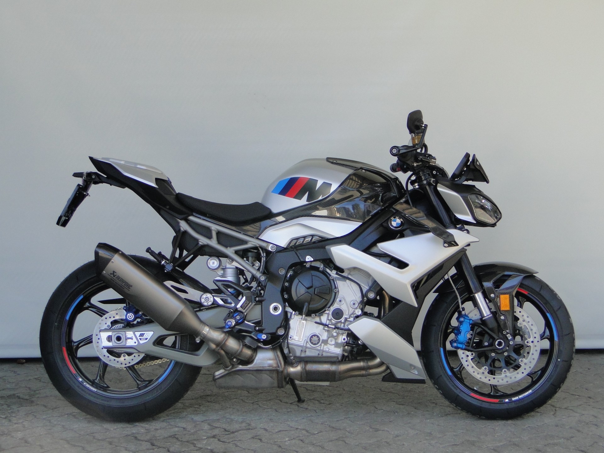 BMW M 1000 R Competition Competition mit M Titan-Abgasanlage-showroom-element-1