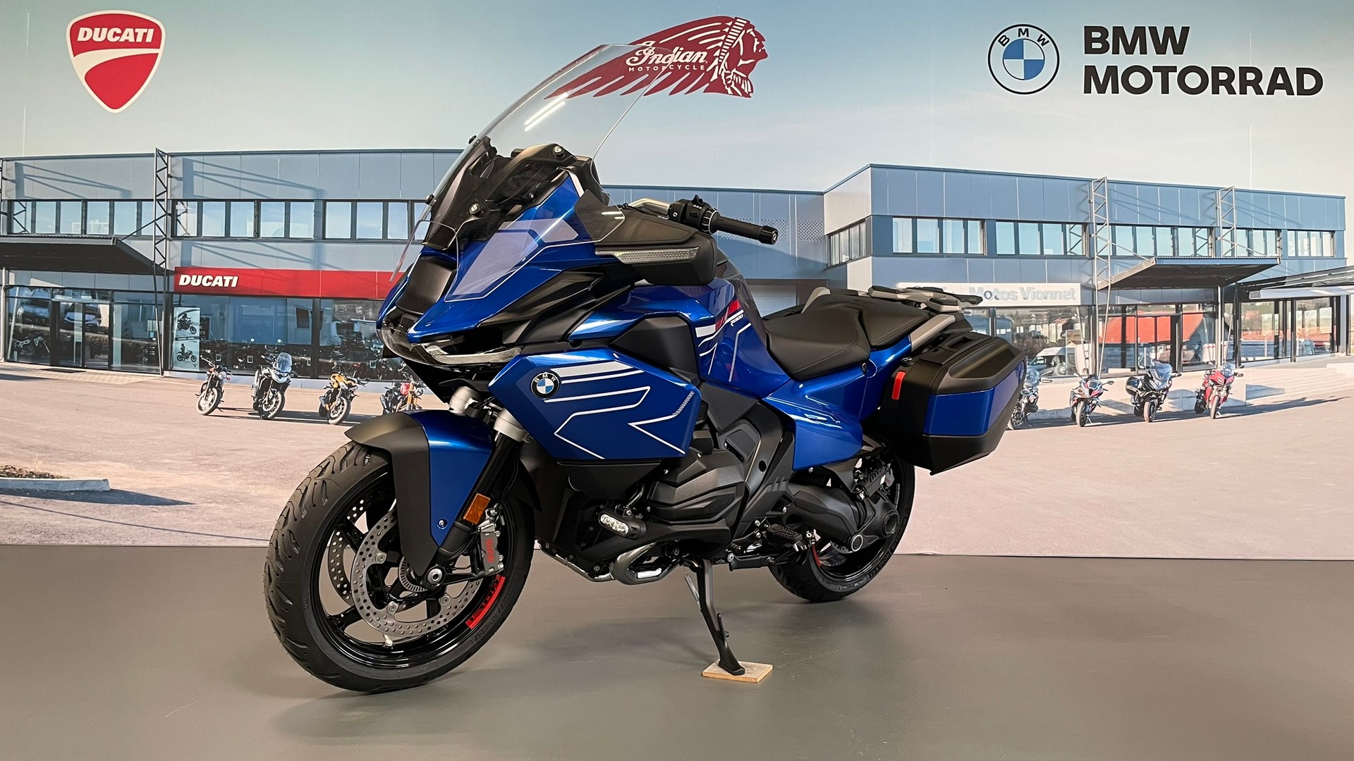 BMW 1300 RT-showroom-element-2