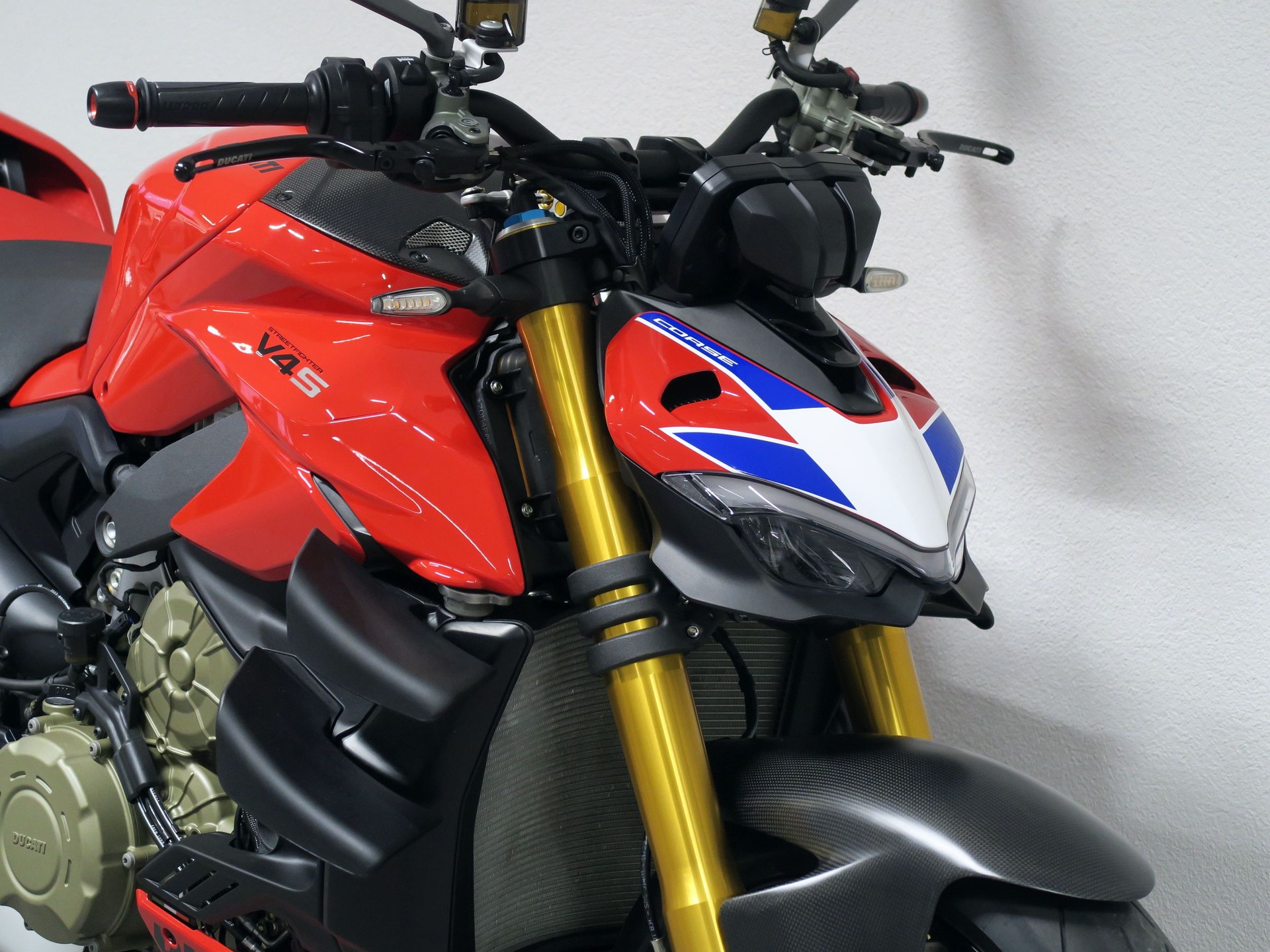DUCATI Streetfighter V4 S Corse-showroom-element-1