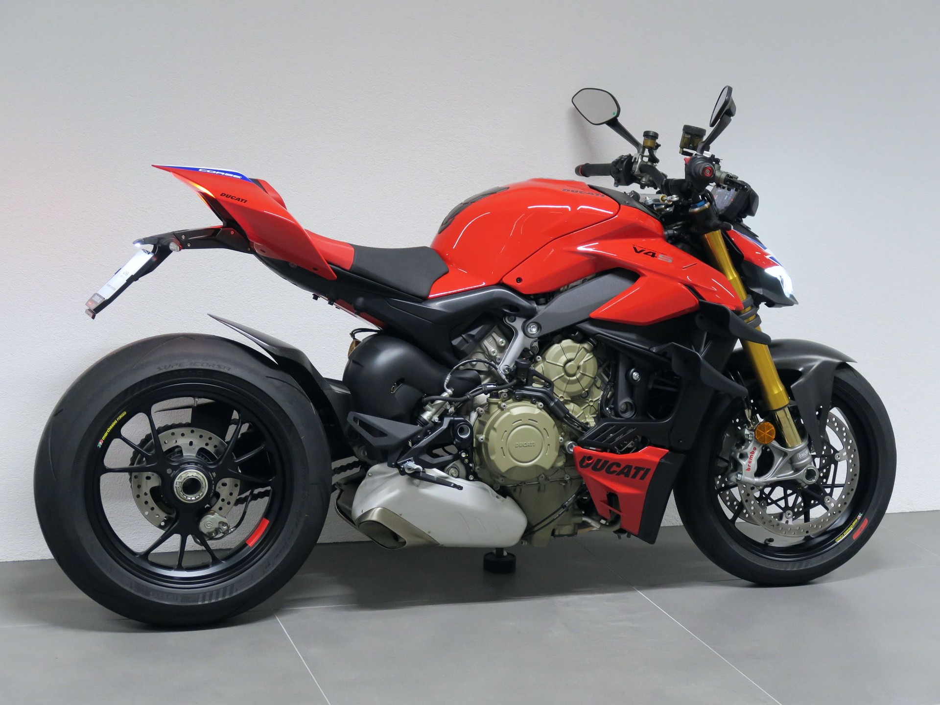 DUCATI Streetfighter V4 S Corse-showroom-element-3