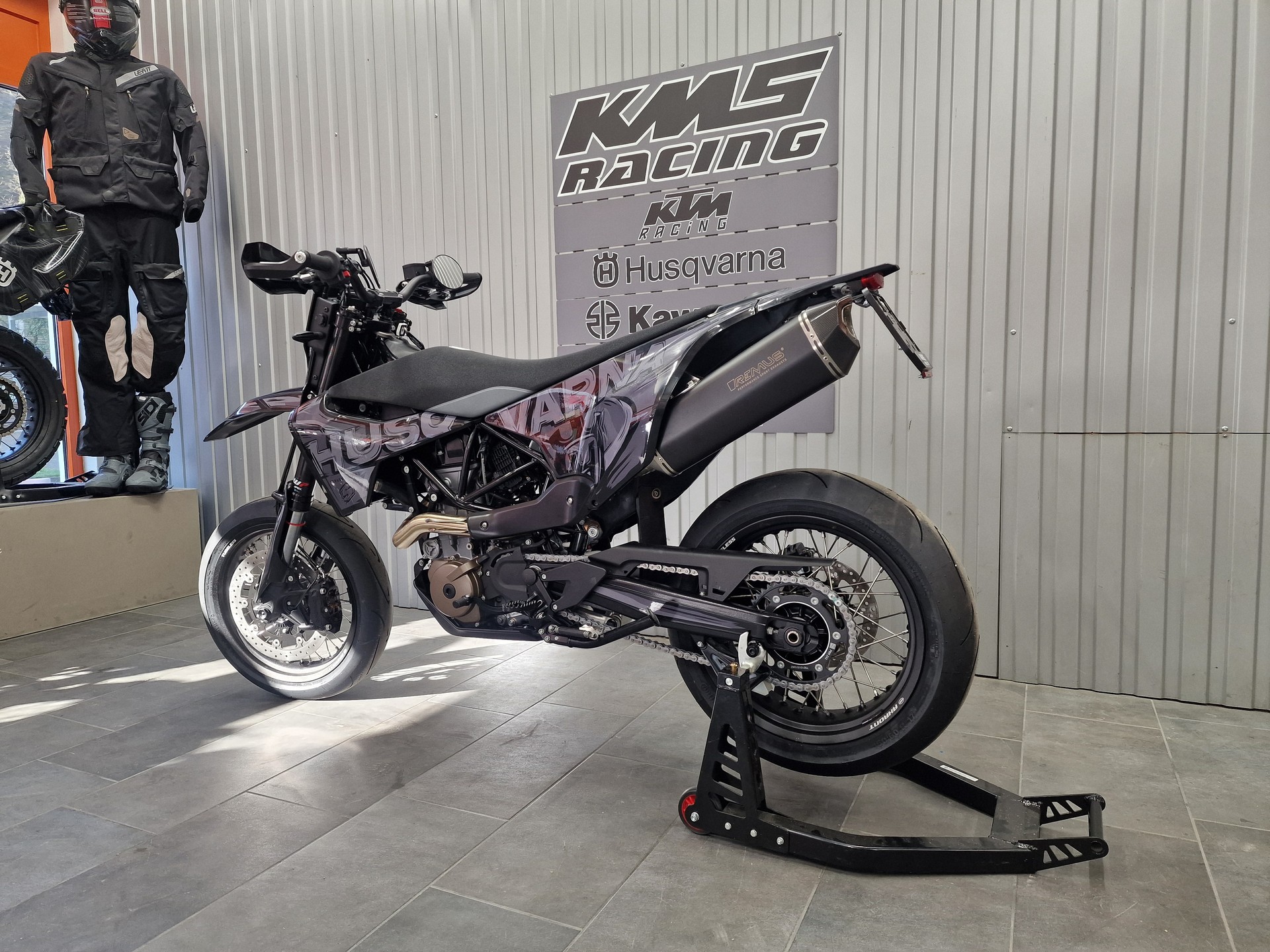 HUSQVARNA 701 Supermoto-showroom-element-3