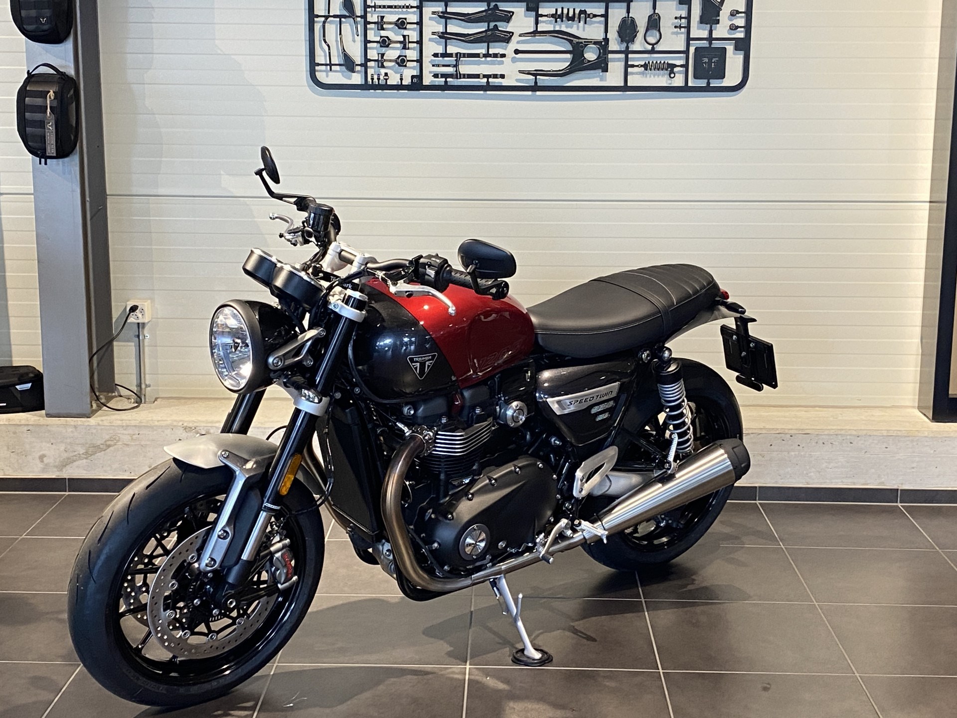 TRIUMPH Speed Twin 1200-showroom-element-1