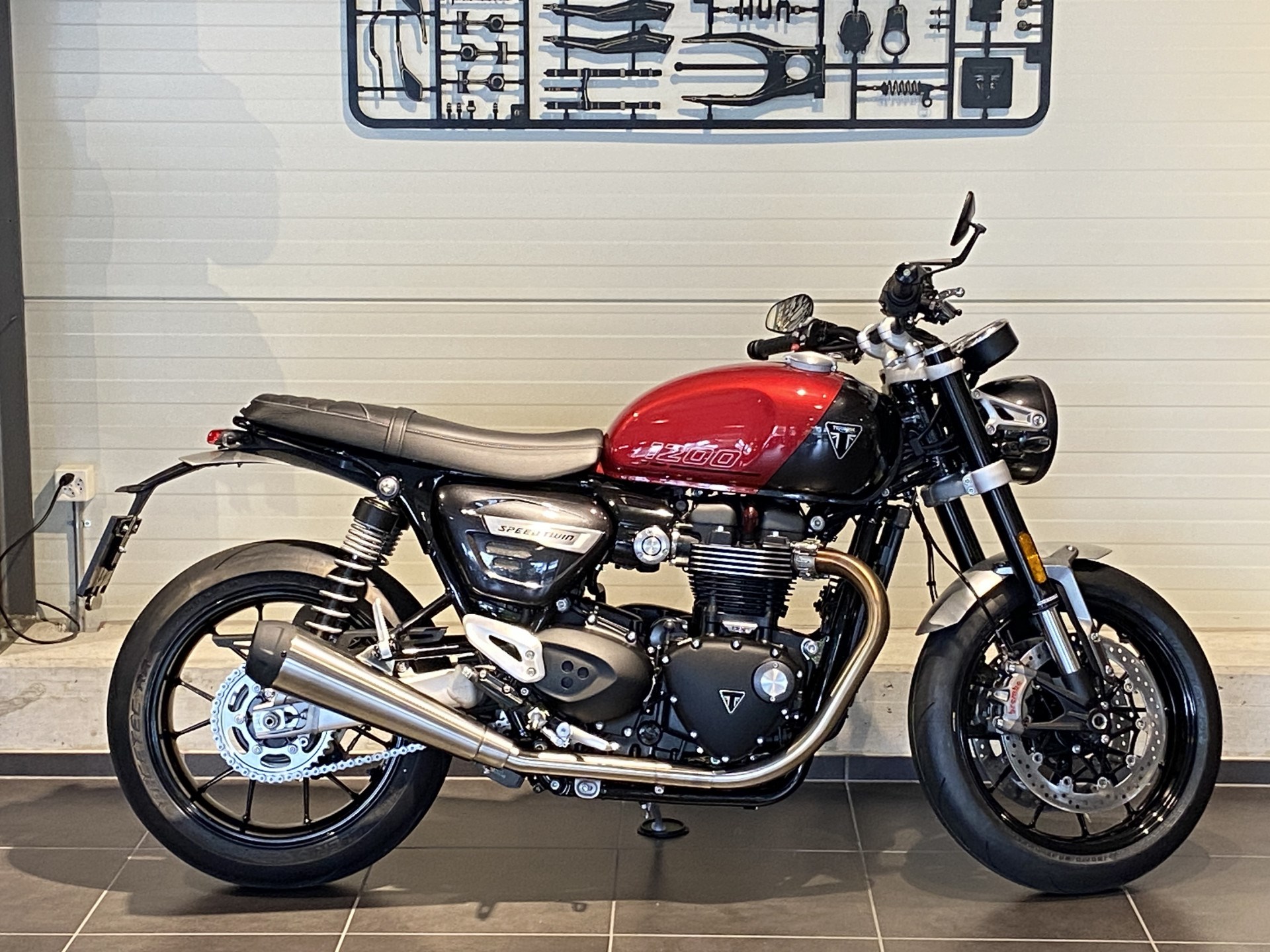 TRIUMPH Speed Twin 1200-showroom-element-3