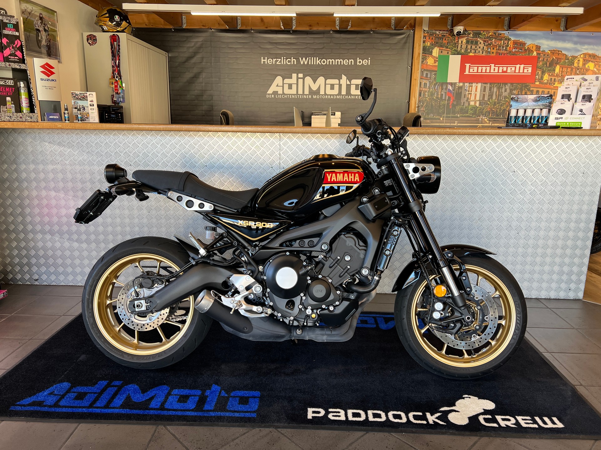 YAMAHA XSR 900