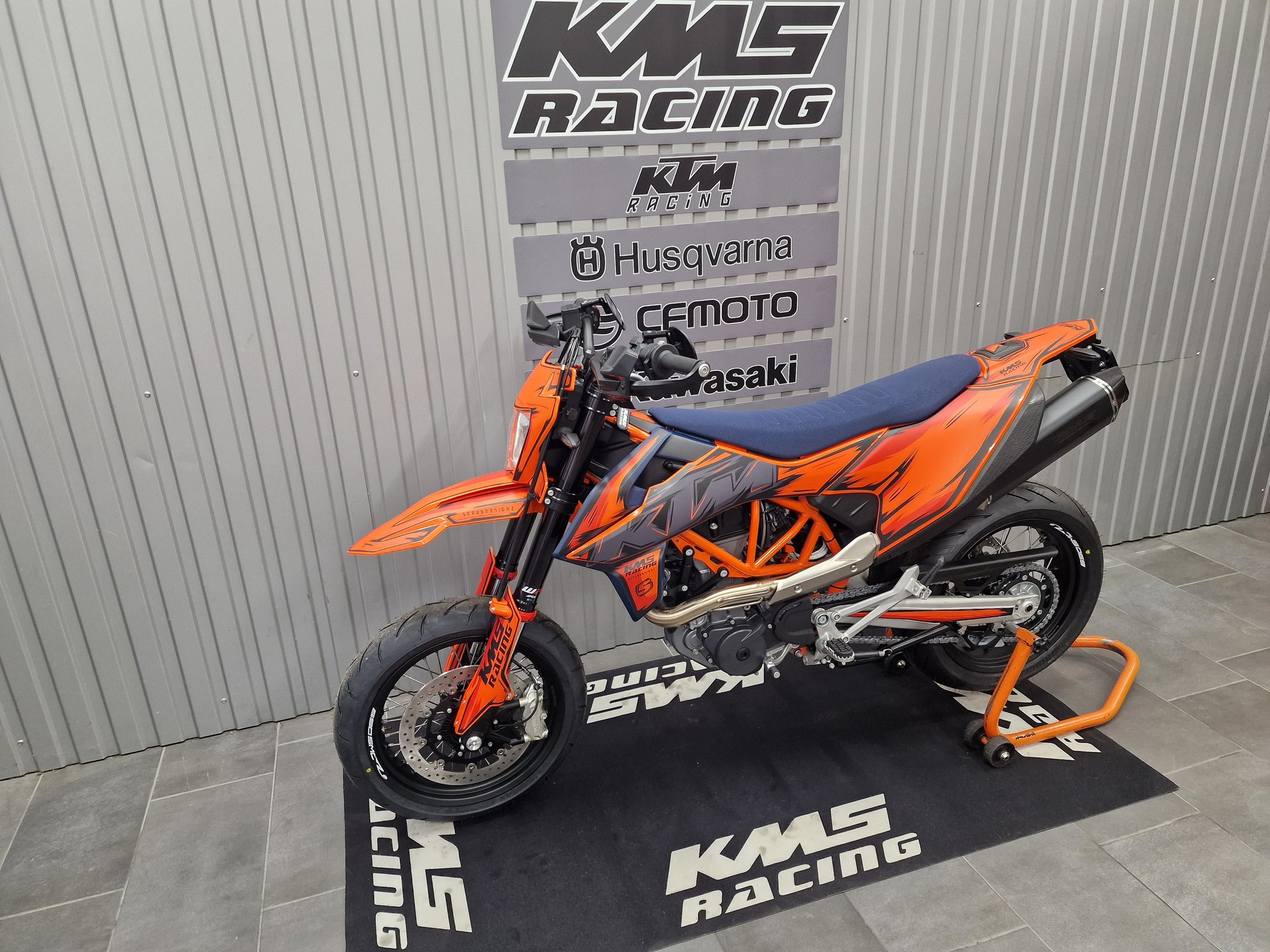 KTM 690 SMC R ABS (35 kW)-showroom-element-2